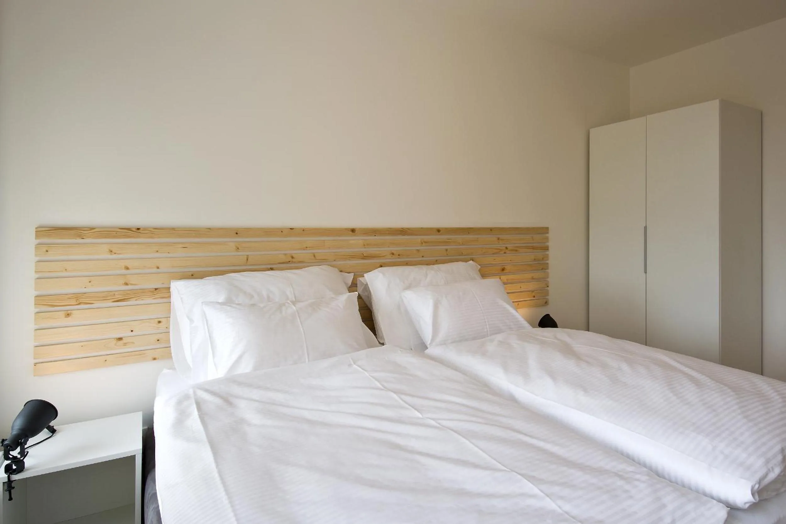 Bedroom, Bed in Lakepark Residence