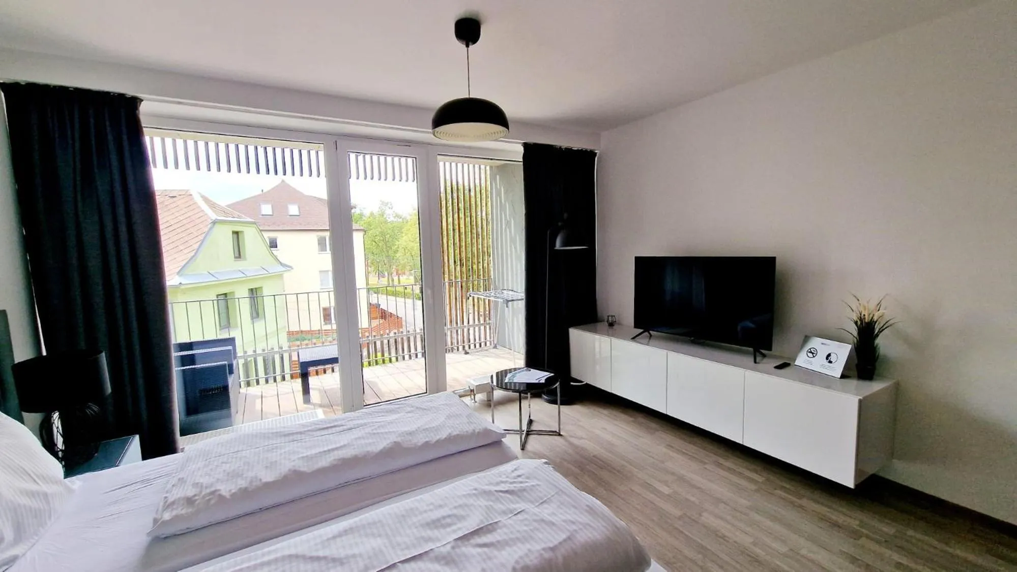 Bed in Lakepark Residence