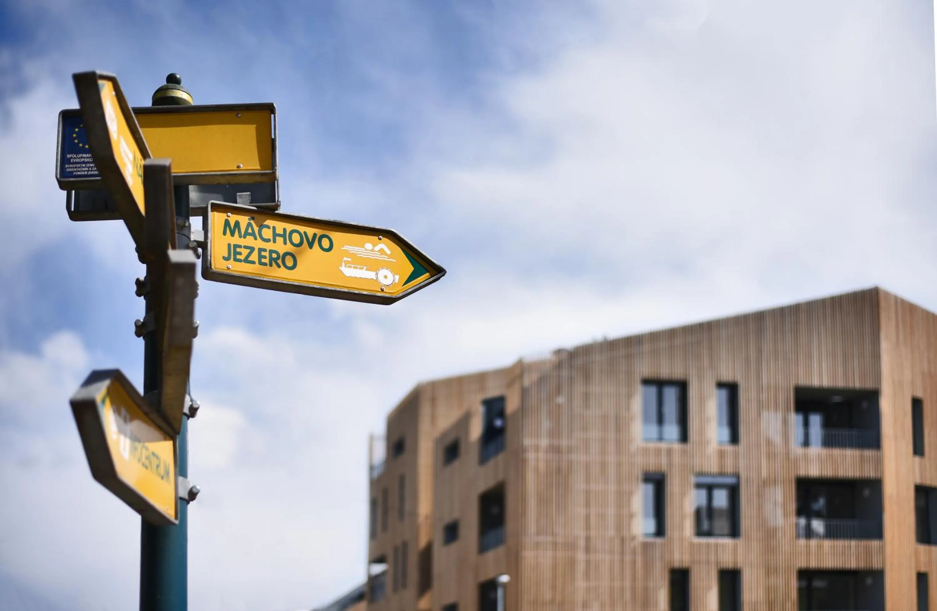 Property logo or sign in Lakepark Residence