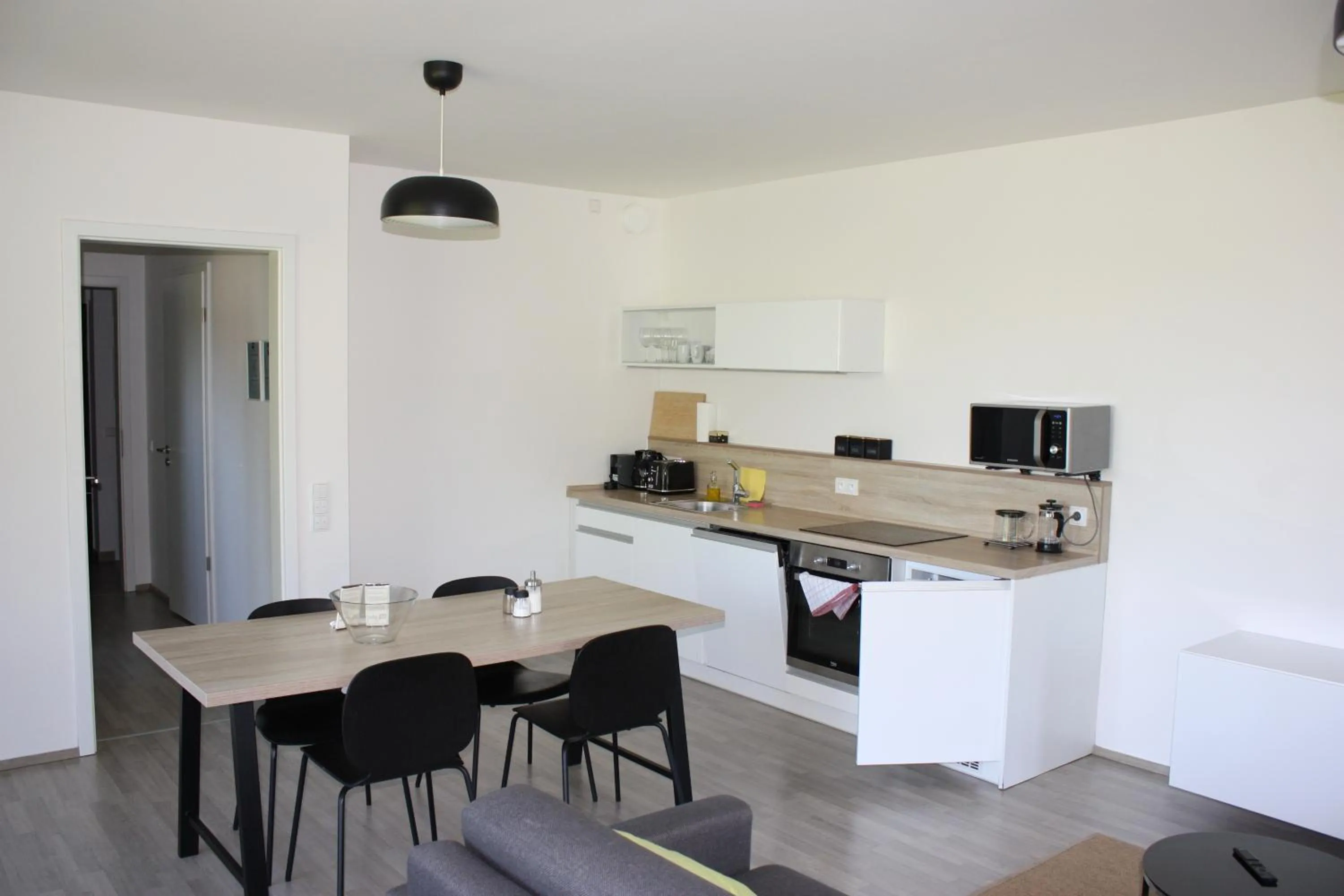 Kitchen or kitchenette in Lakepark Residence