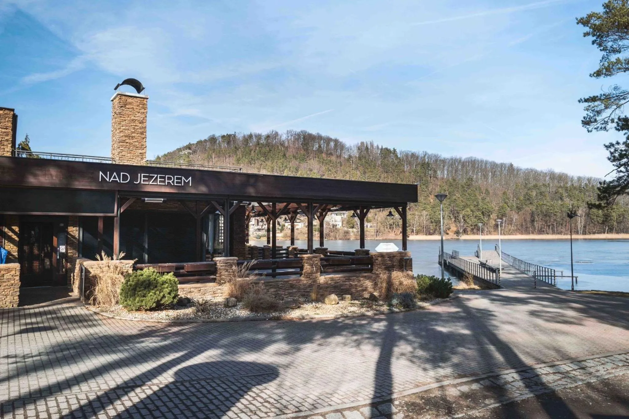 Restaurant/places to eat in Lakepark Residence