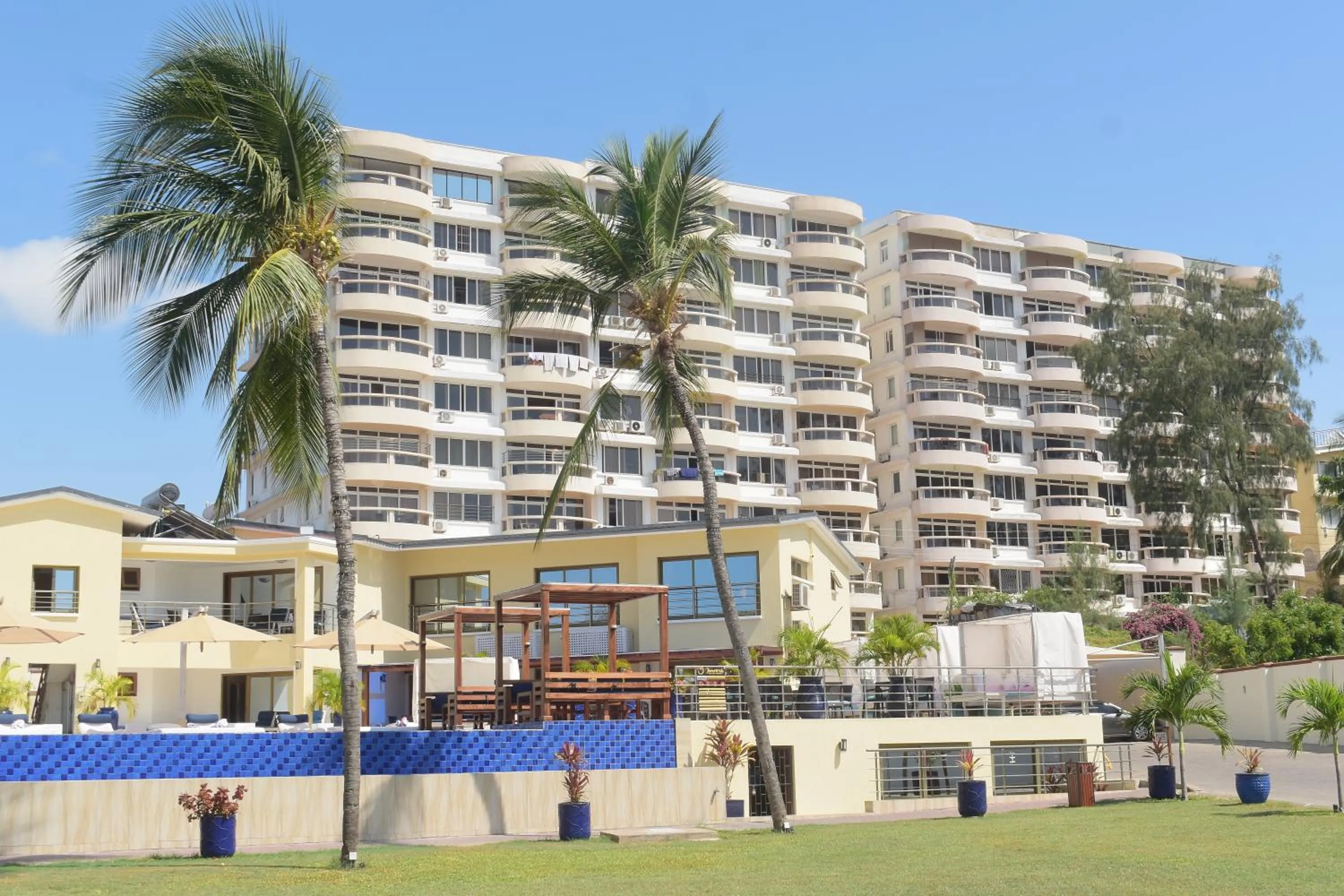 Property building in Jumeirah Beachfront