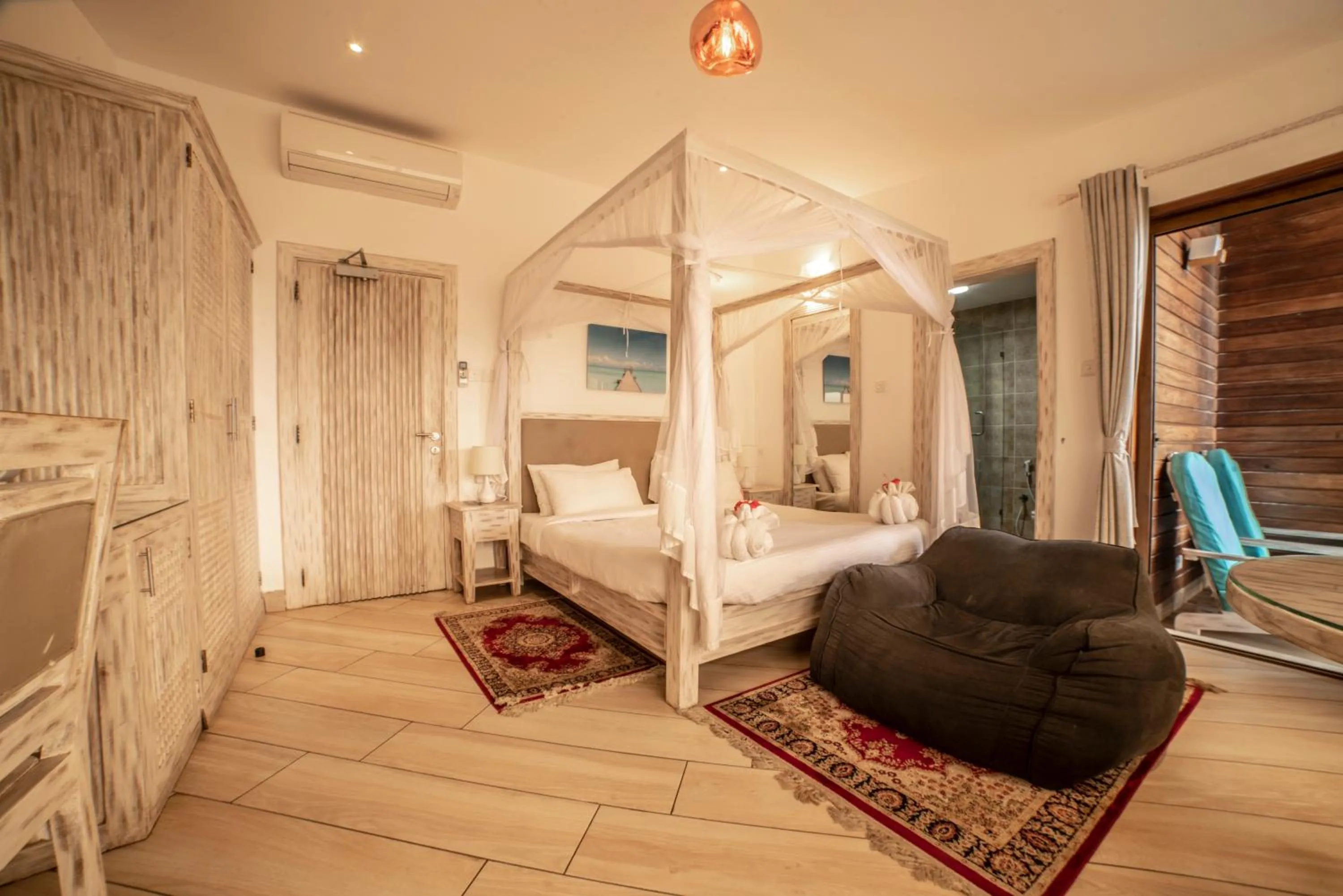 View (from property/room), Bed in Jumeirah Beachfront