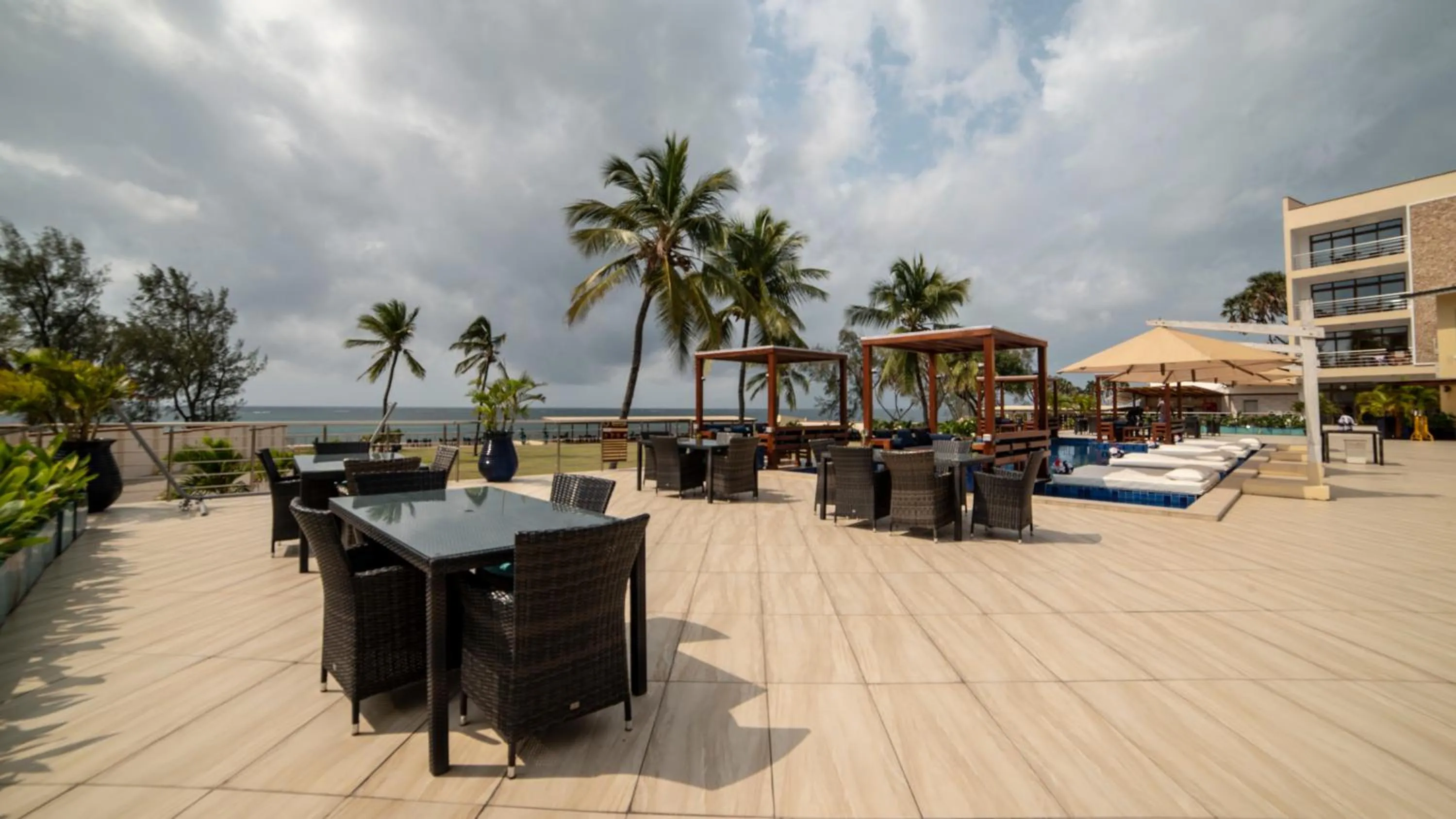 Swimming pool in Jumeirah Beachfront