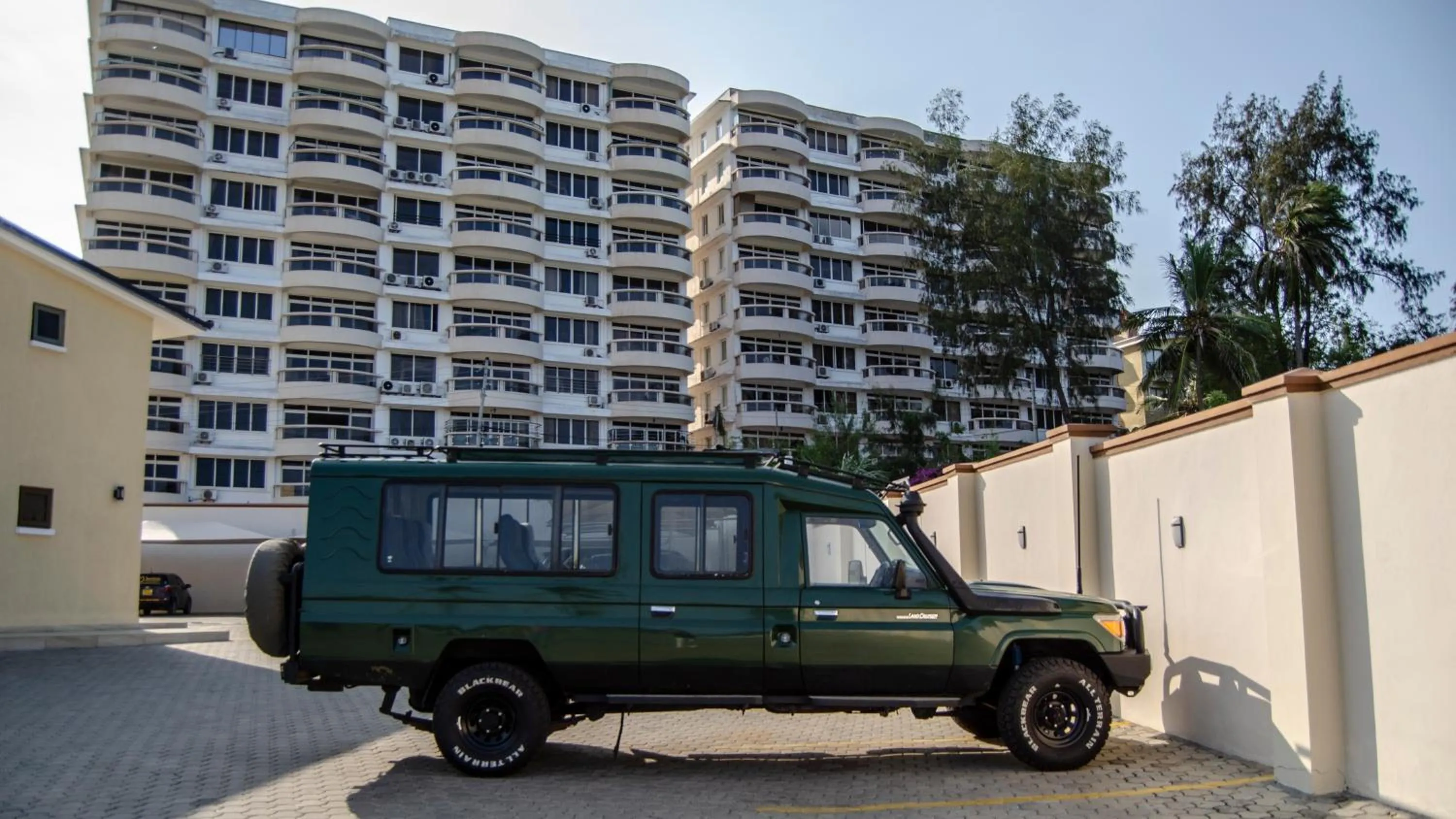 Property building in Jumeirah Beachfront