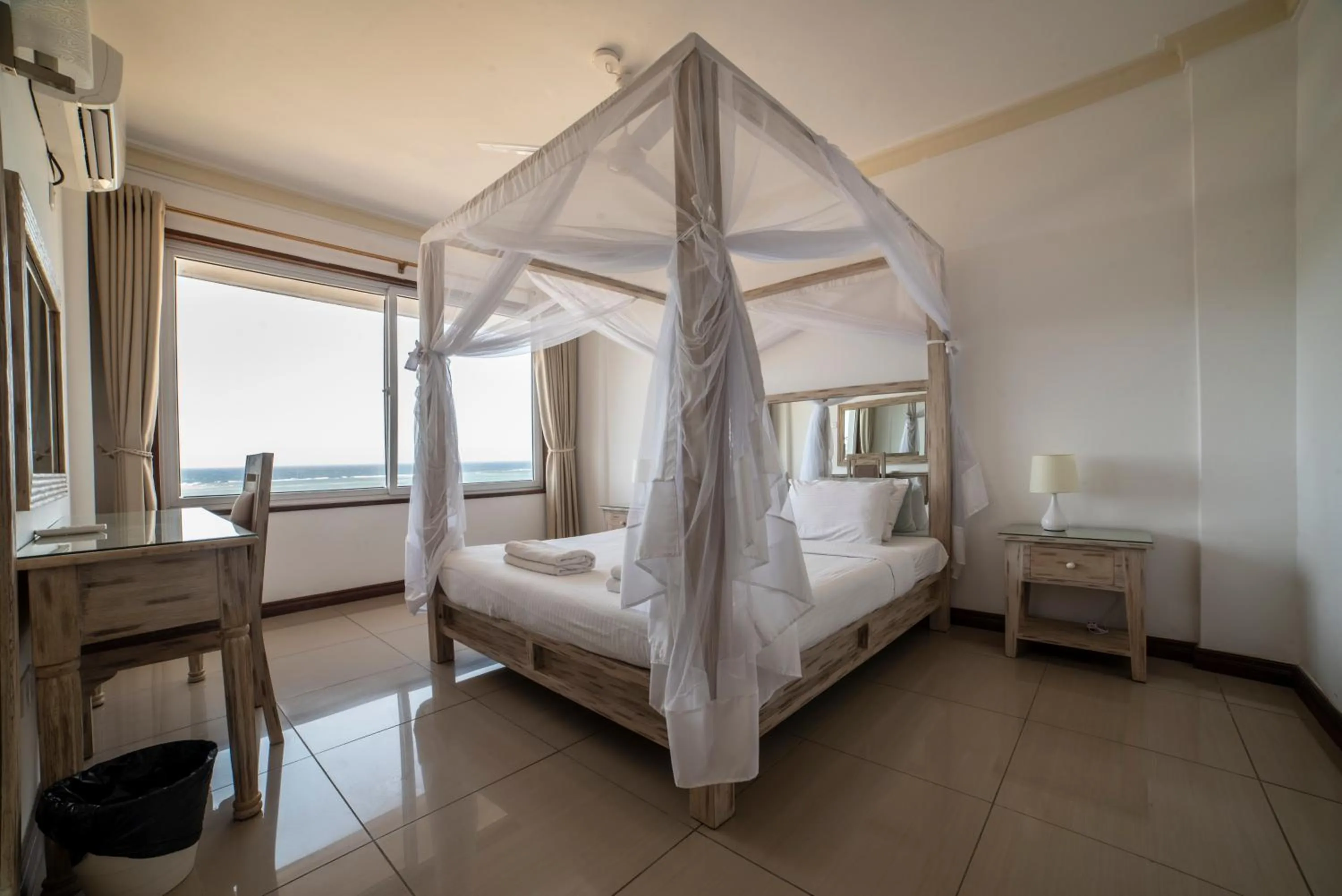 View (from property/room), Bed in Jumeirah Beachfront