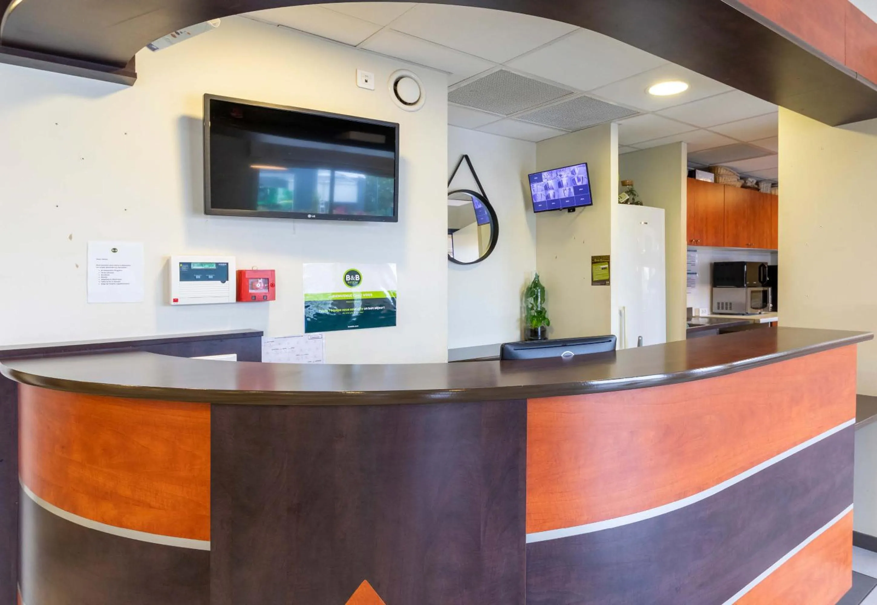 Lobby or reception in B&B HOTEL Agen Castelculier