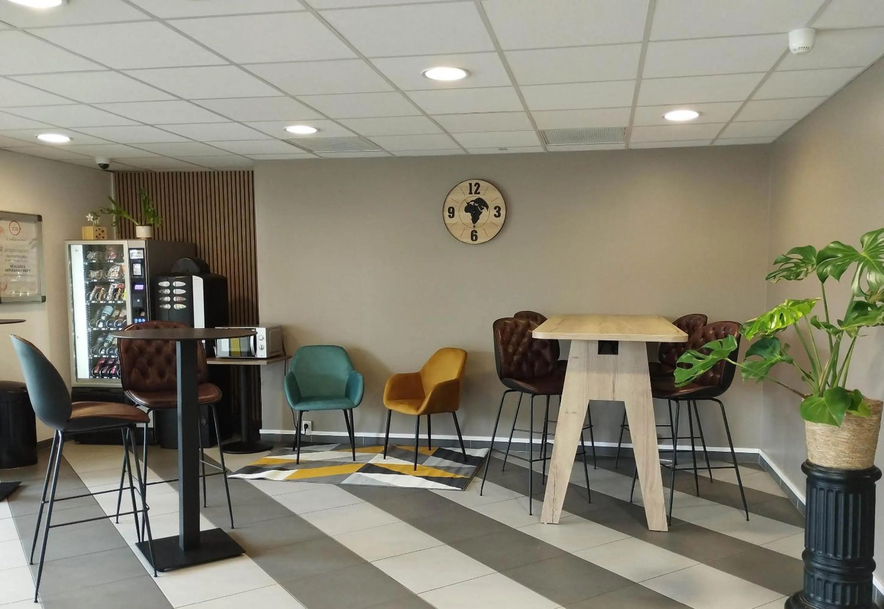 Lobby or reception in B&B HOTEL Agen Castelculier