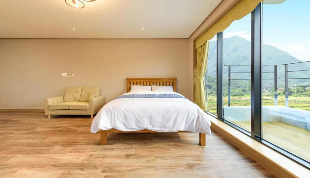 Bed in Gyeongpoen Pension