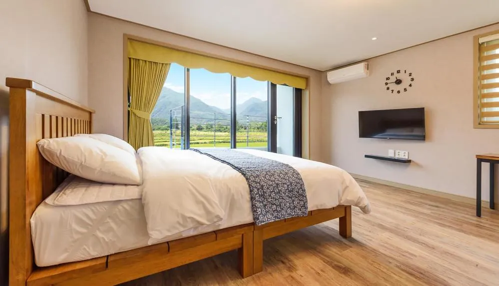 Bed in Gyeongpoen Pension