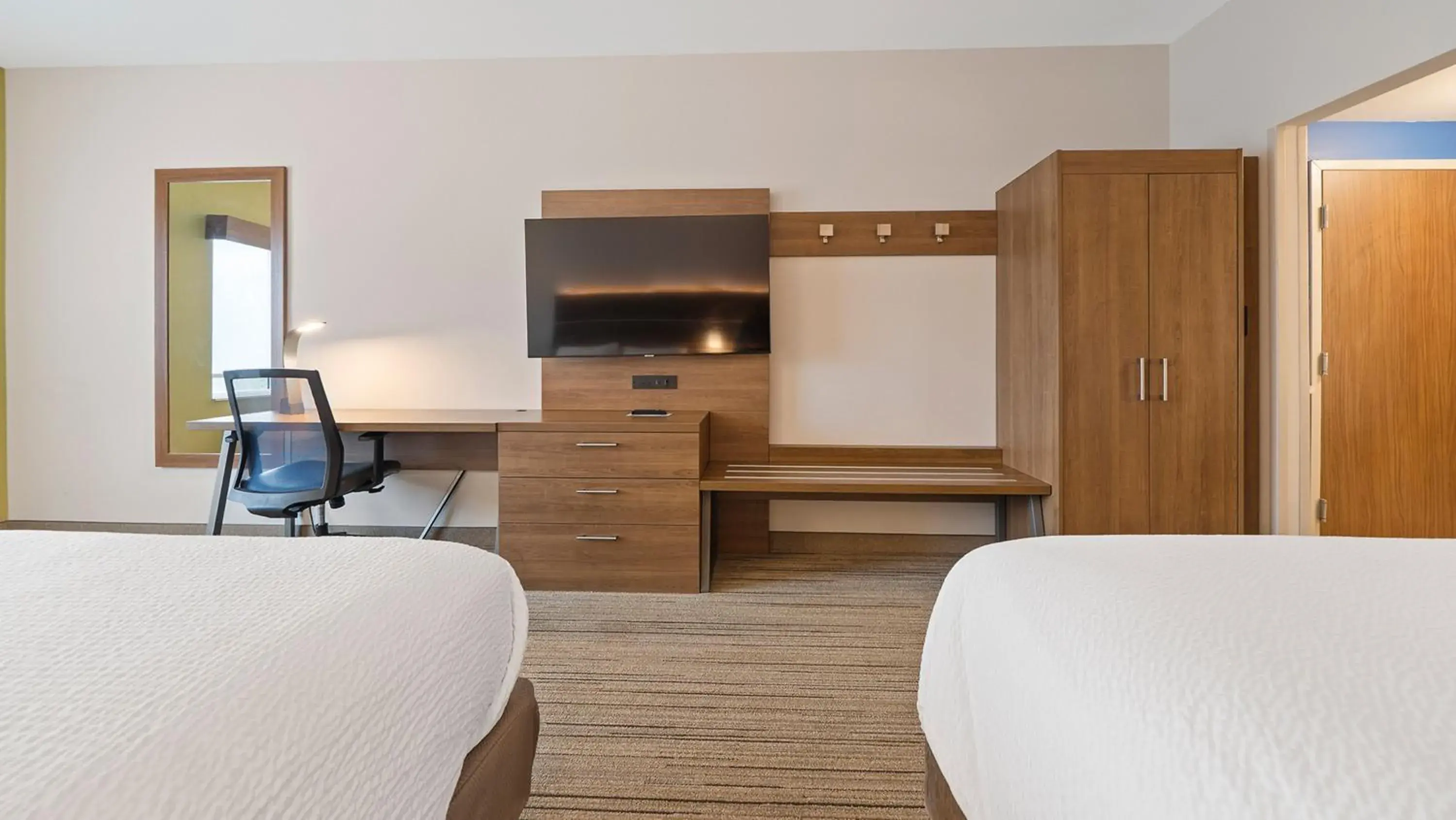 Queen Suite with Two Queen Beds in Holiday Inn Express & Suites Macon North by IHG Queen Suite with Two Queen Beds in Holiday Inn Express & Suites Macon North by IHG