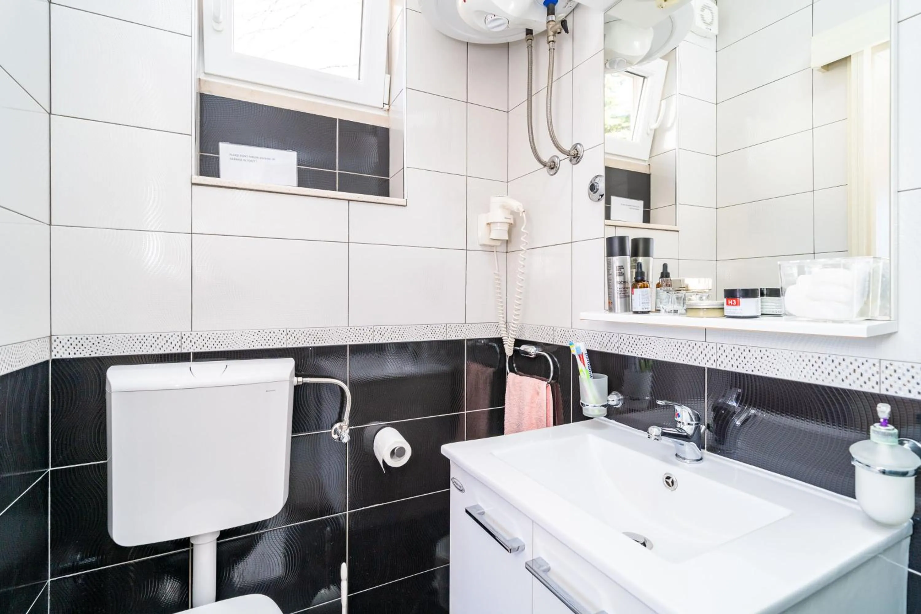 Bathroom in Jele Rooms