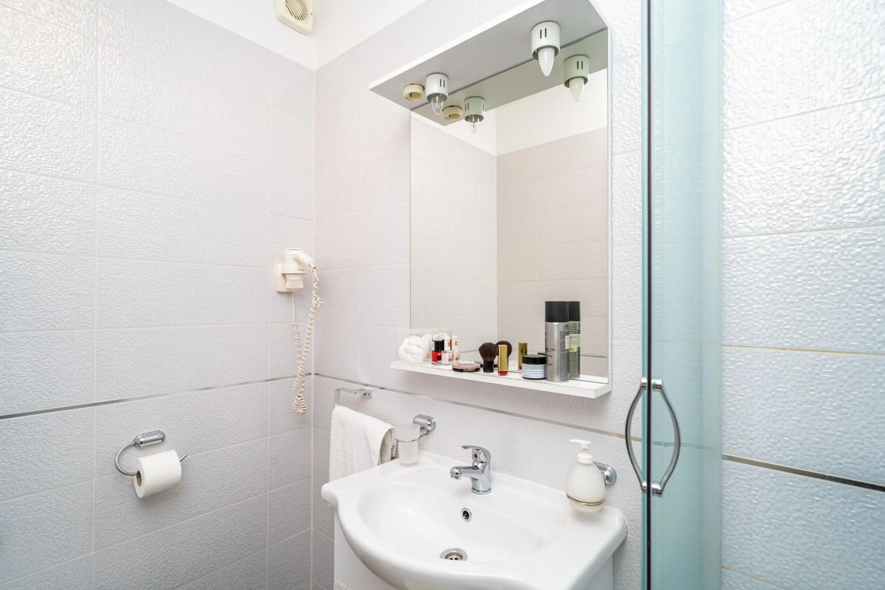 Bathroom in Jele Rooms