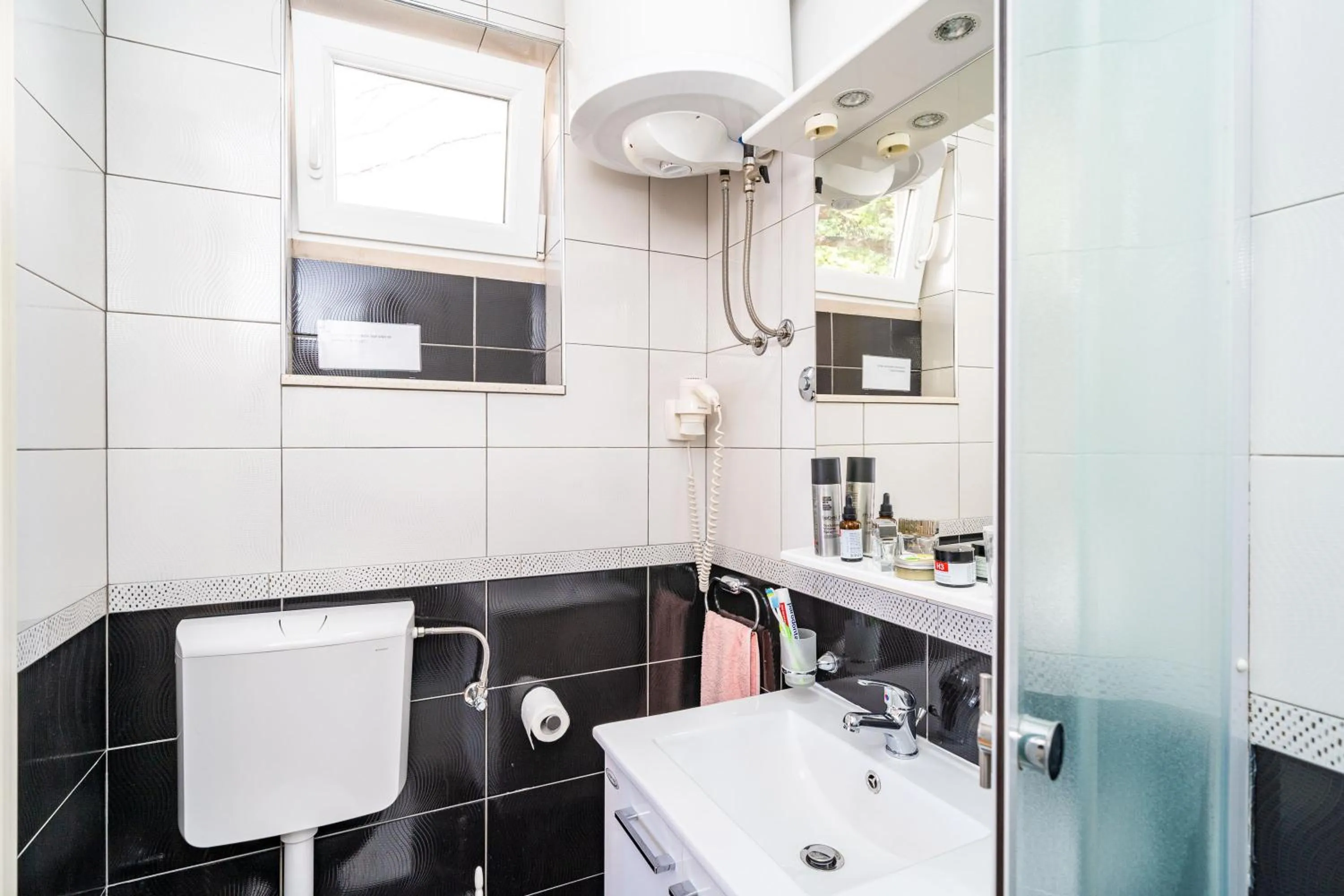 Bathroom in Jele Rooms