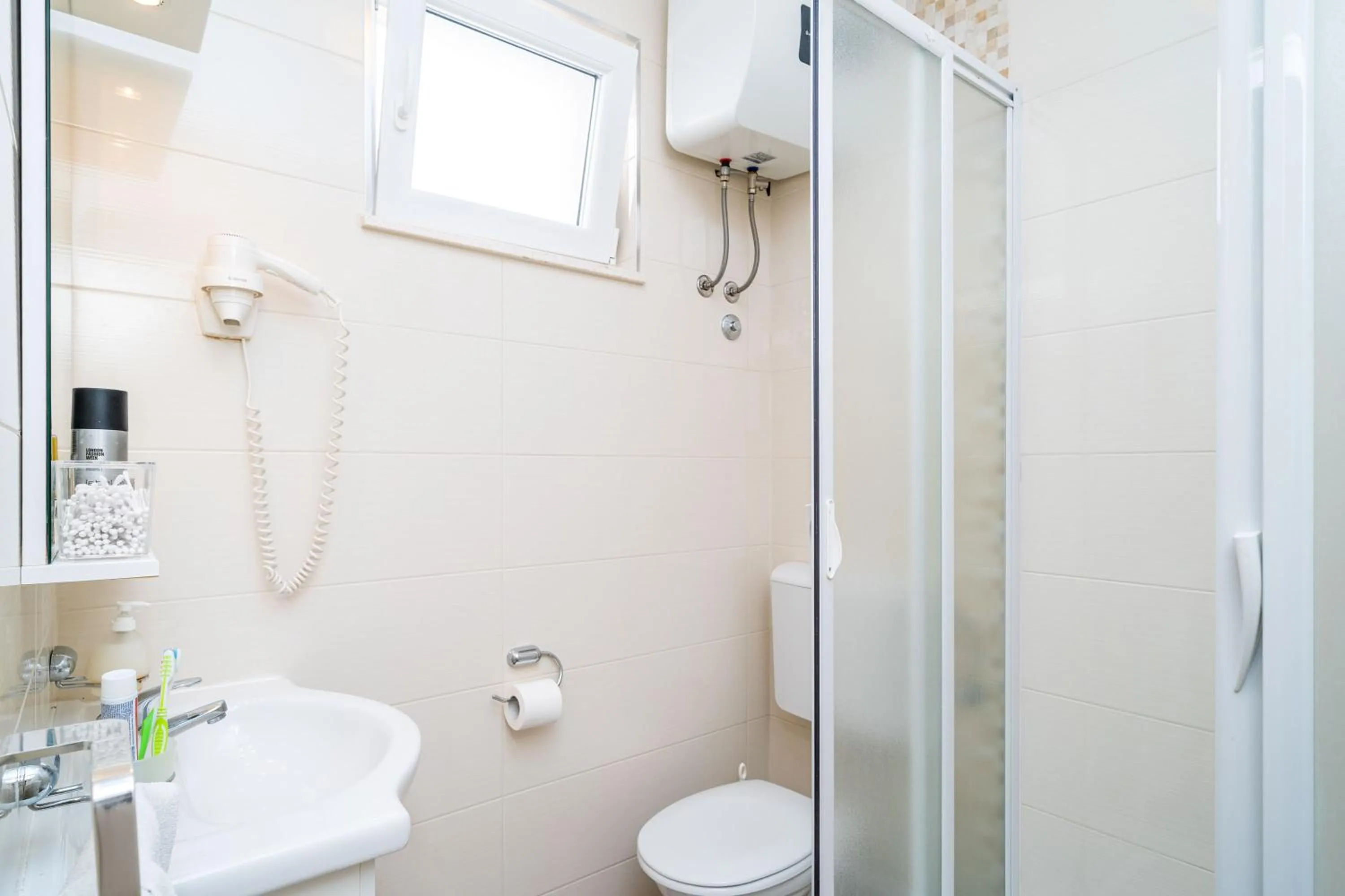 Bathroom in Jele Rooms