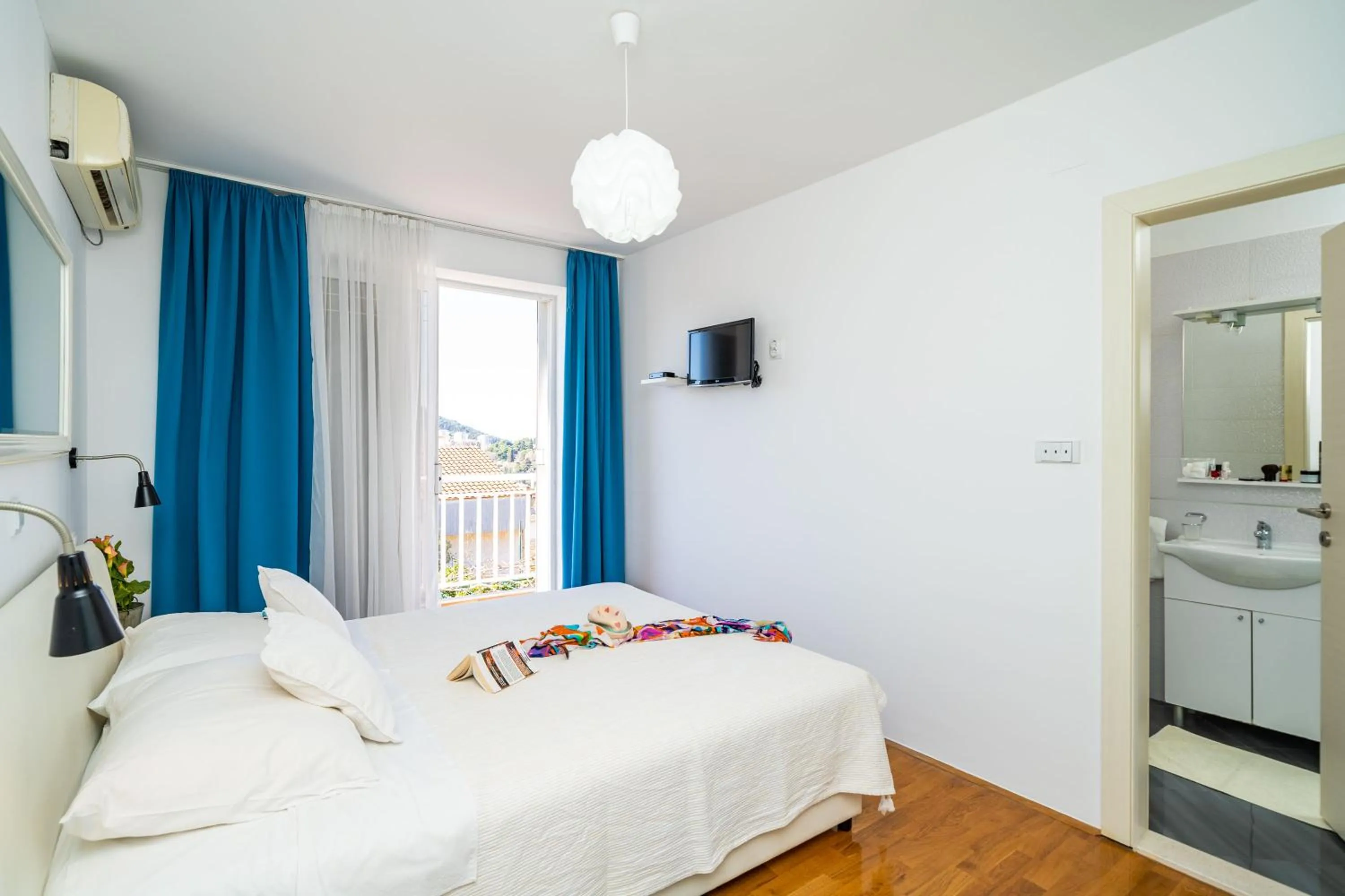 Bedroom, Bed in Jele Rooms