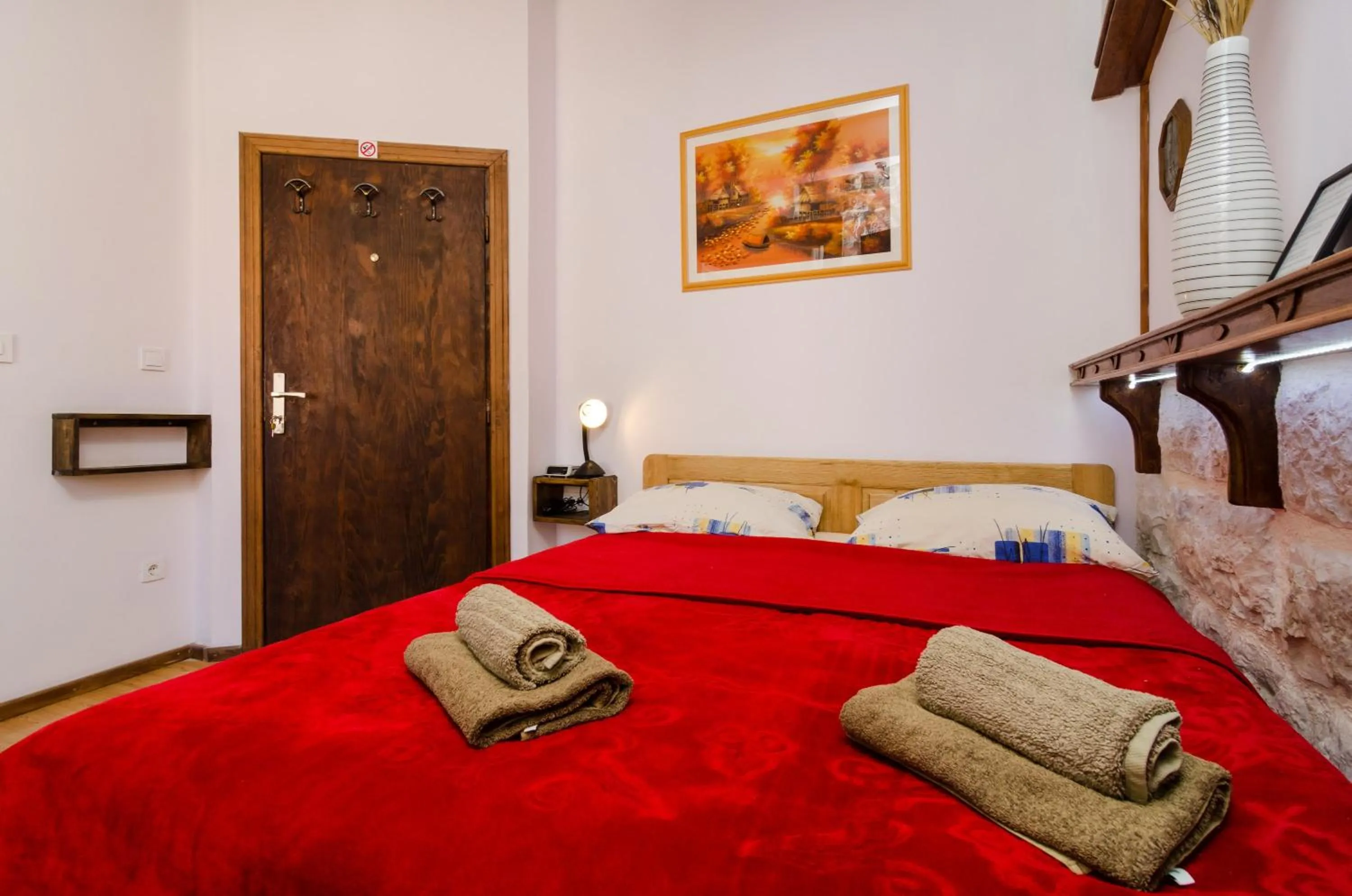 Bed in Eddie's Sea View Rooms Old Town