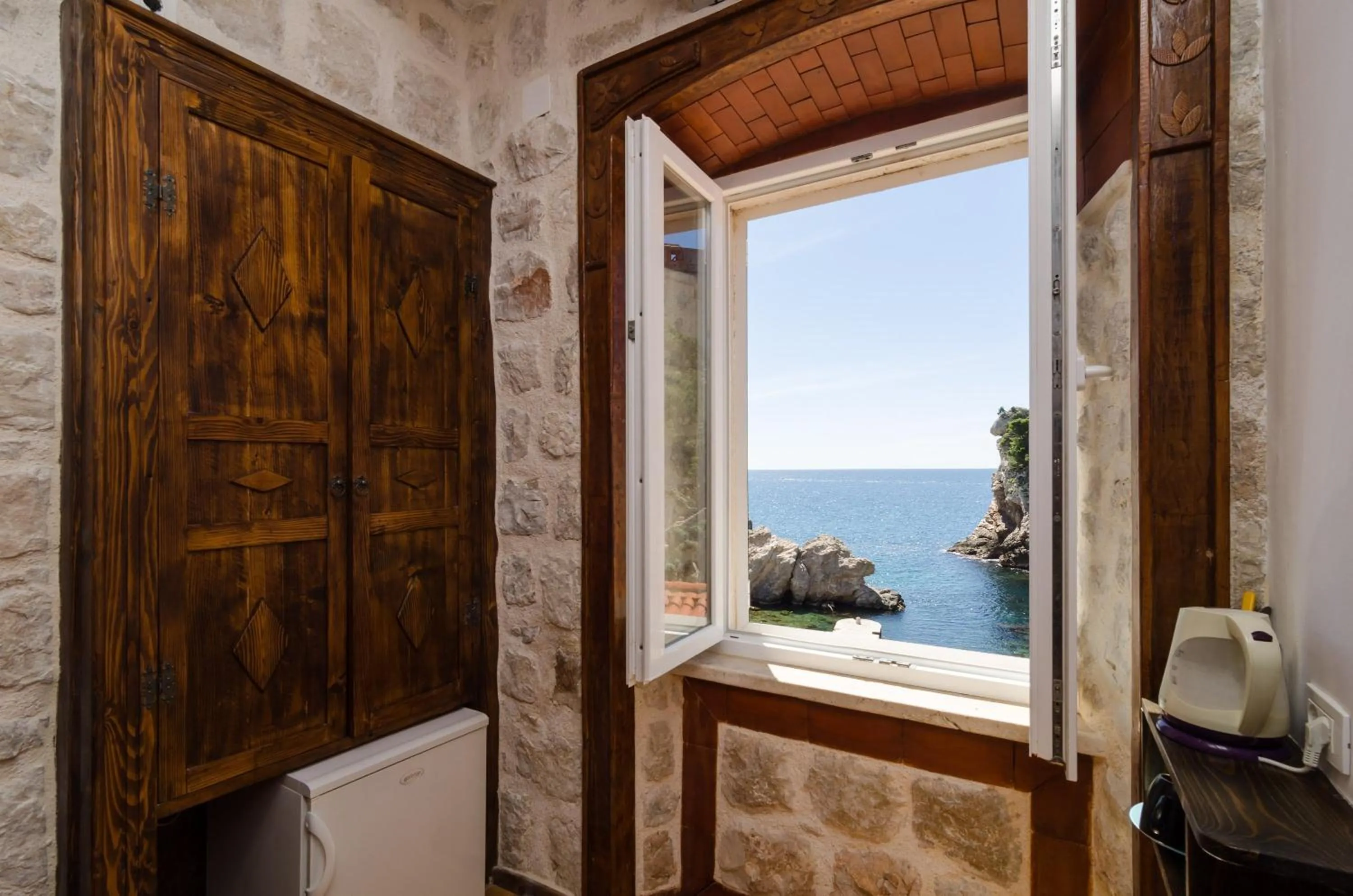 Sea view in Eddie's Sea View Rooms Old Town