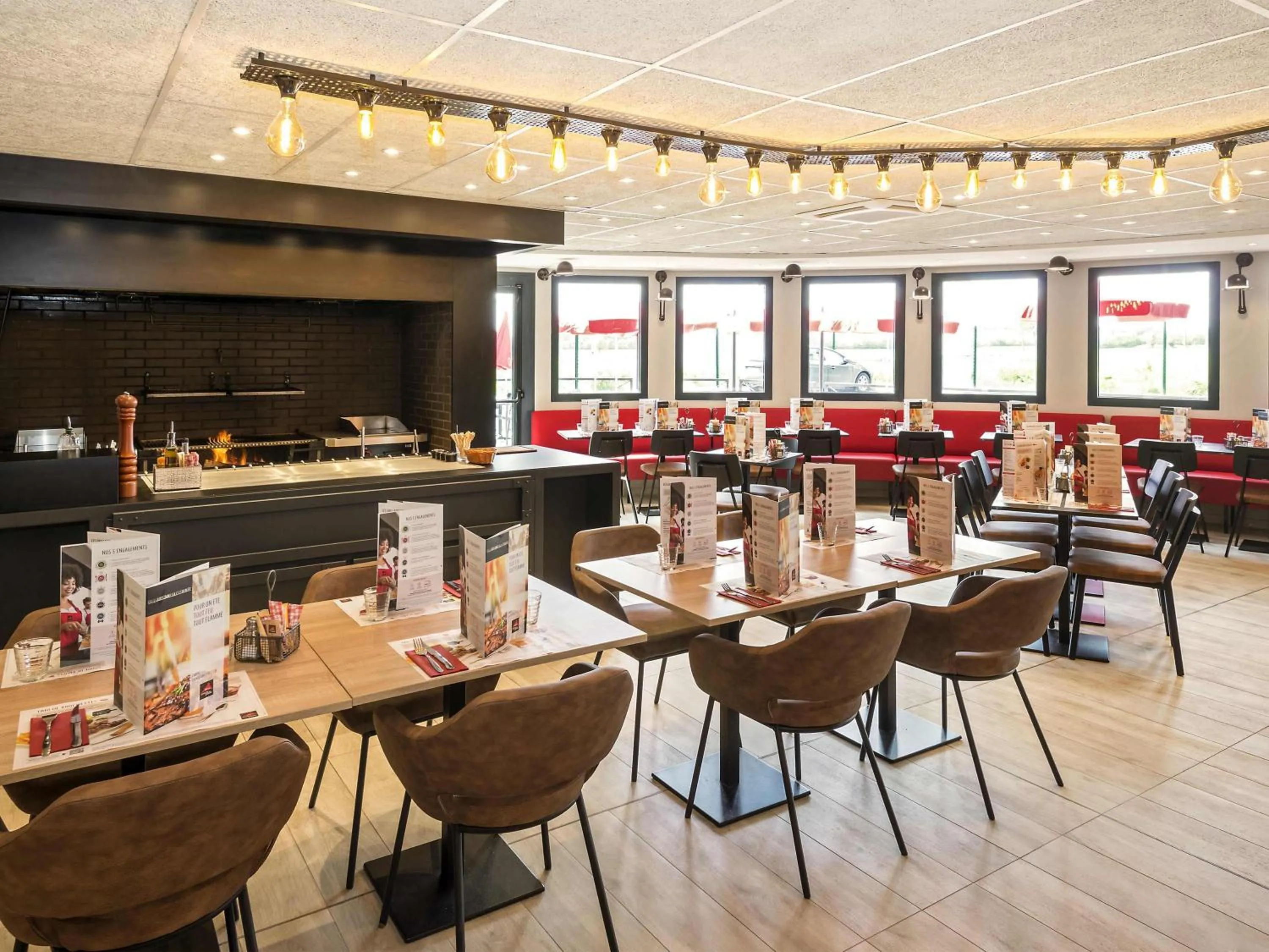 Restaurant/places to eat in ibis Pontorson Baie Du Mont Saint Michel