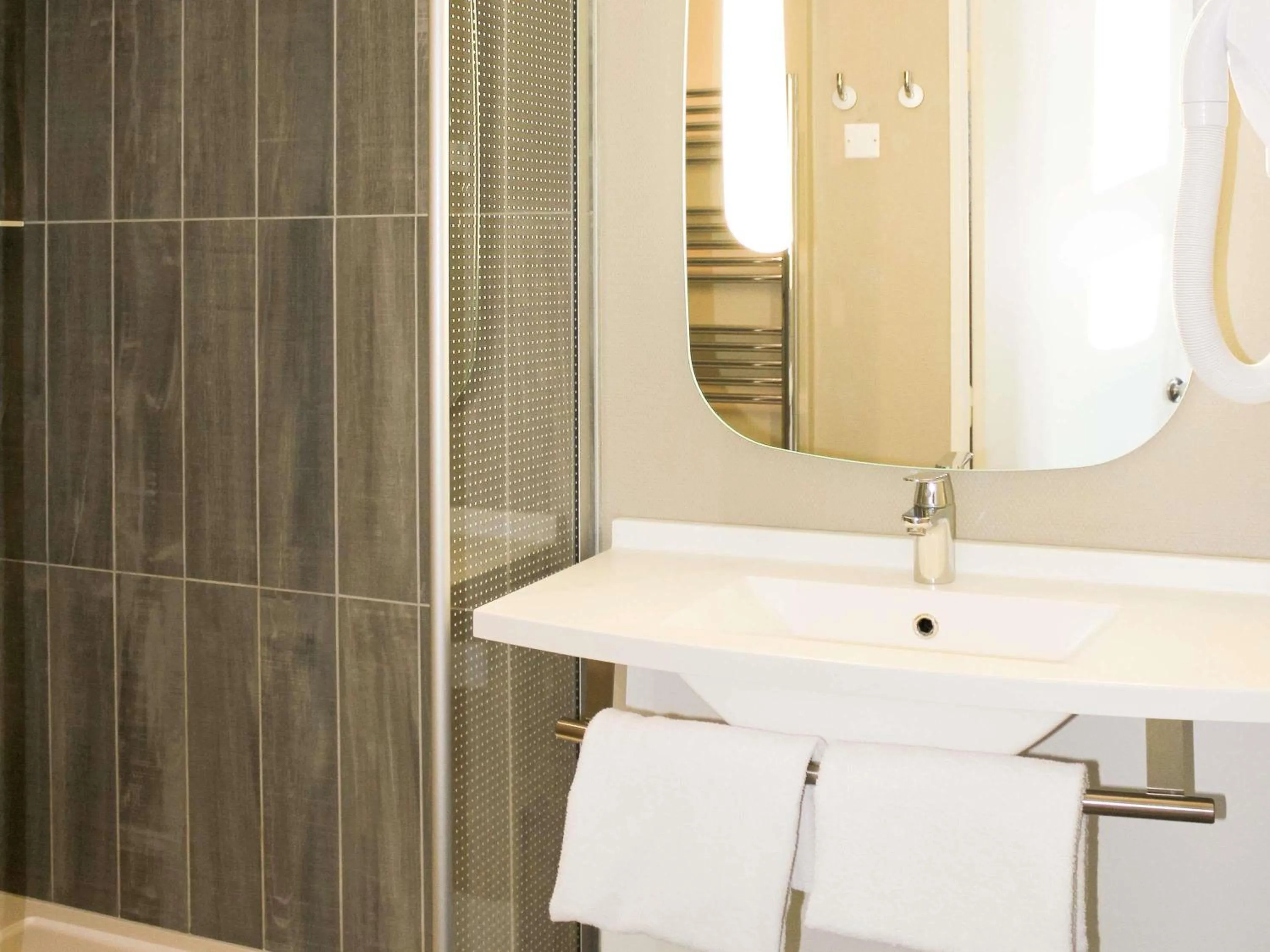 Bedroom in ibis Lyon Carre De Soie