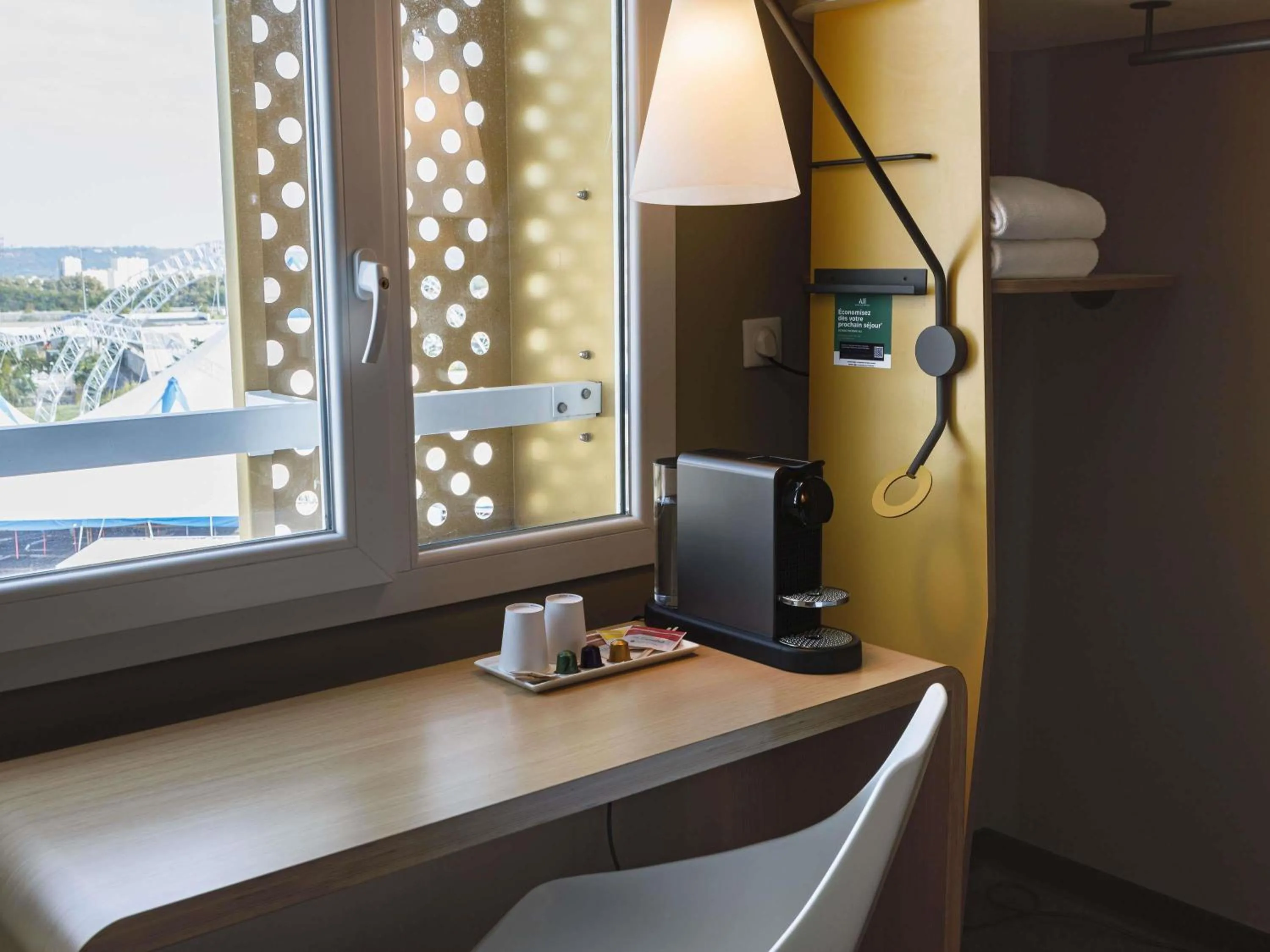 Bedroom in ibis Lyon Carre De Soie