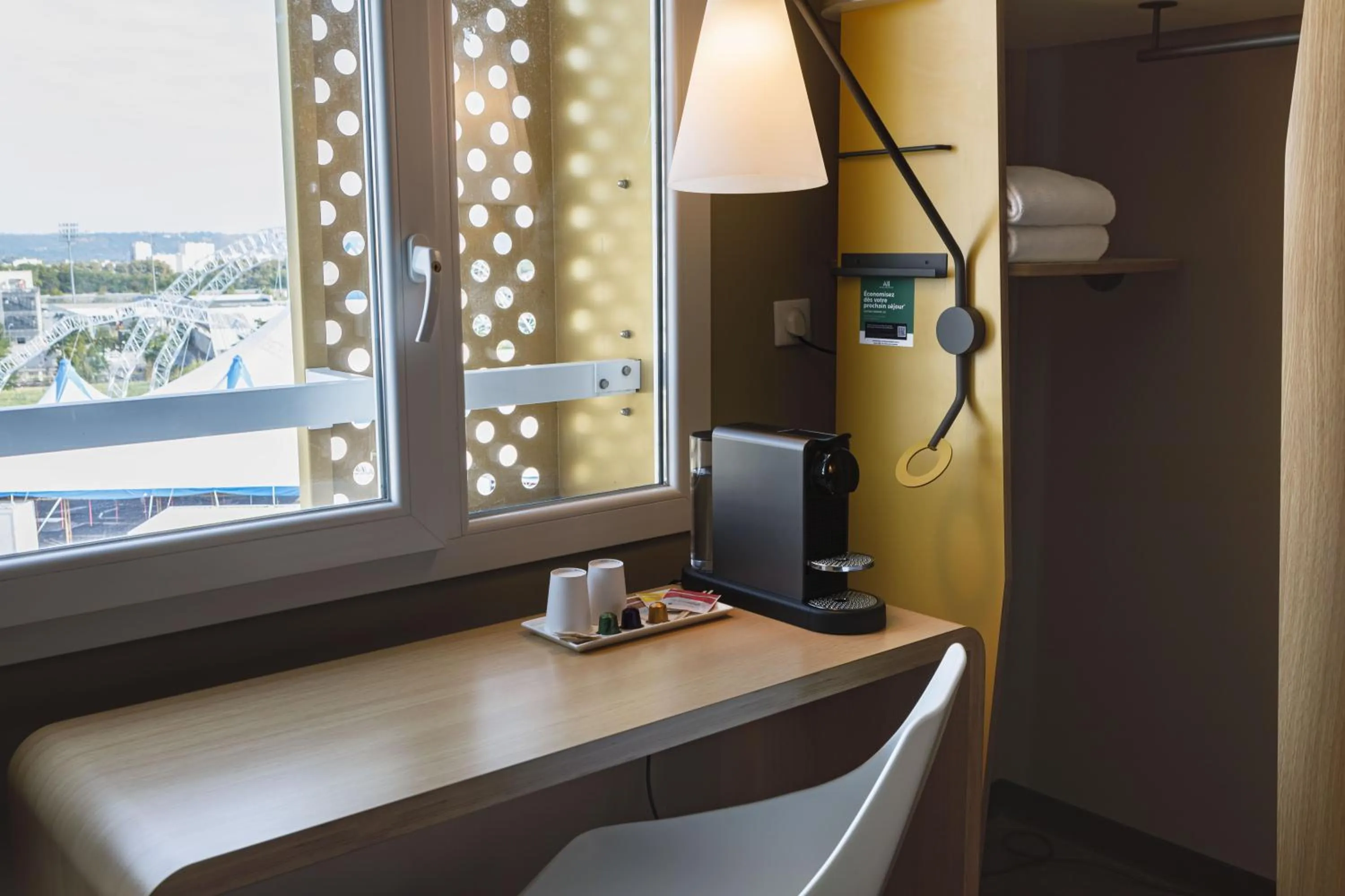 Bedroom in ibis Lyon Carre De Soie