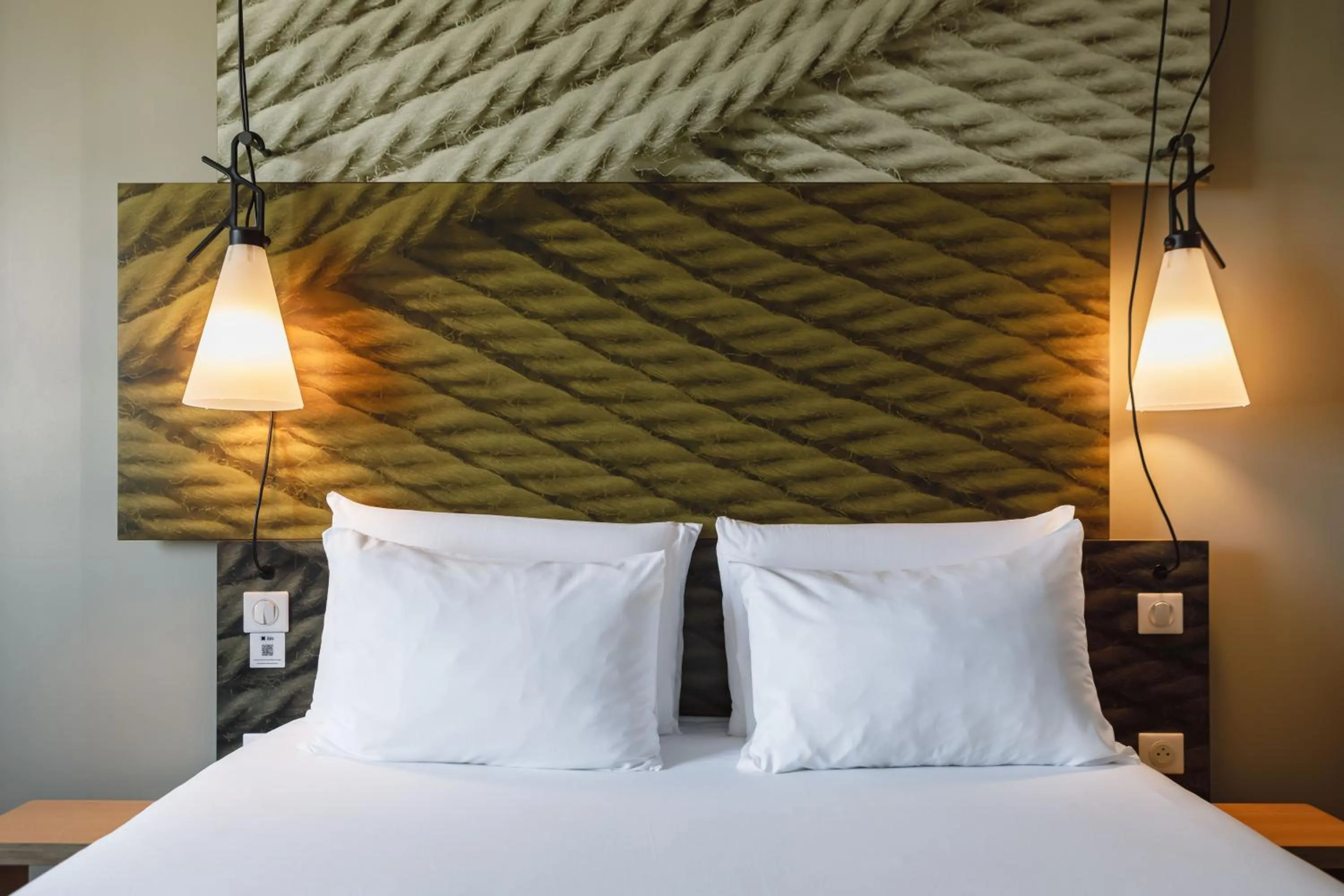 Bedroom, Bed in ibis Lyon Carre De Soie