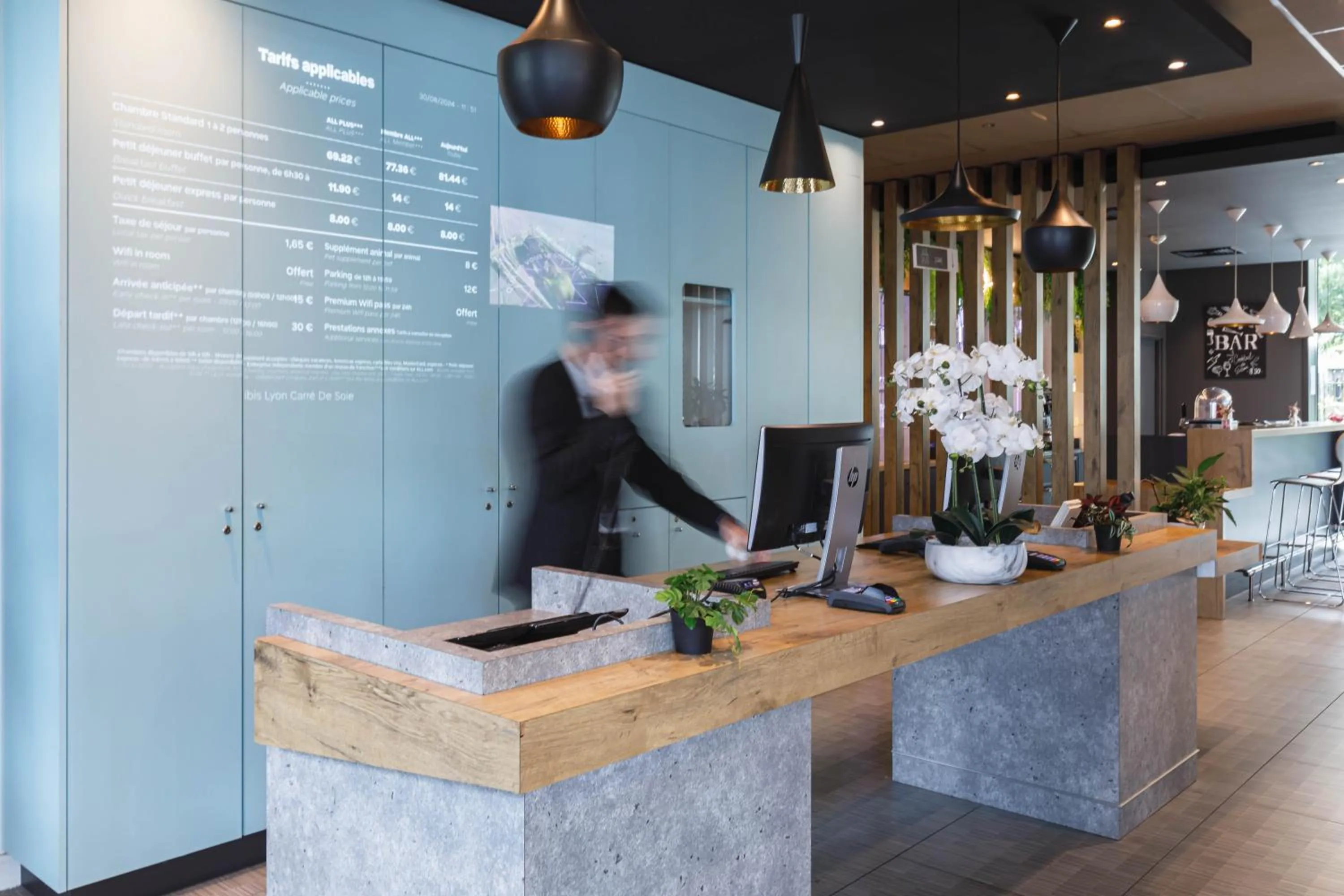 Lobby or reception in ibis Lyon Carre De Soie