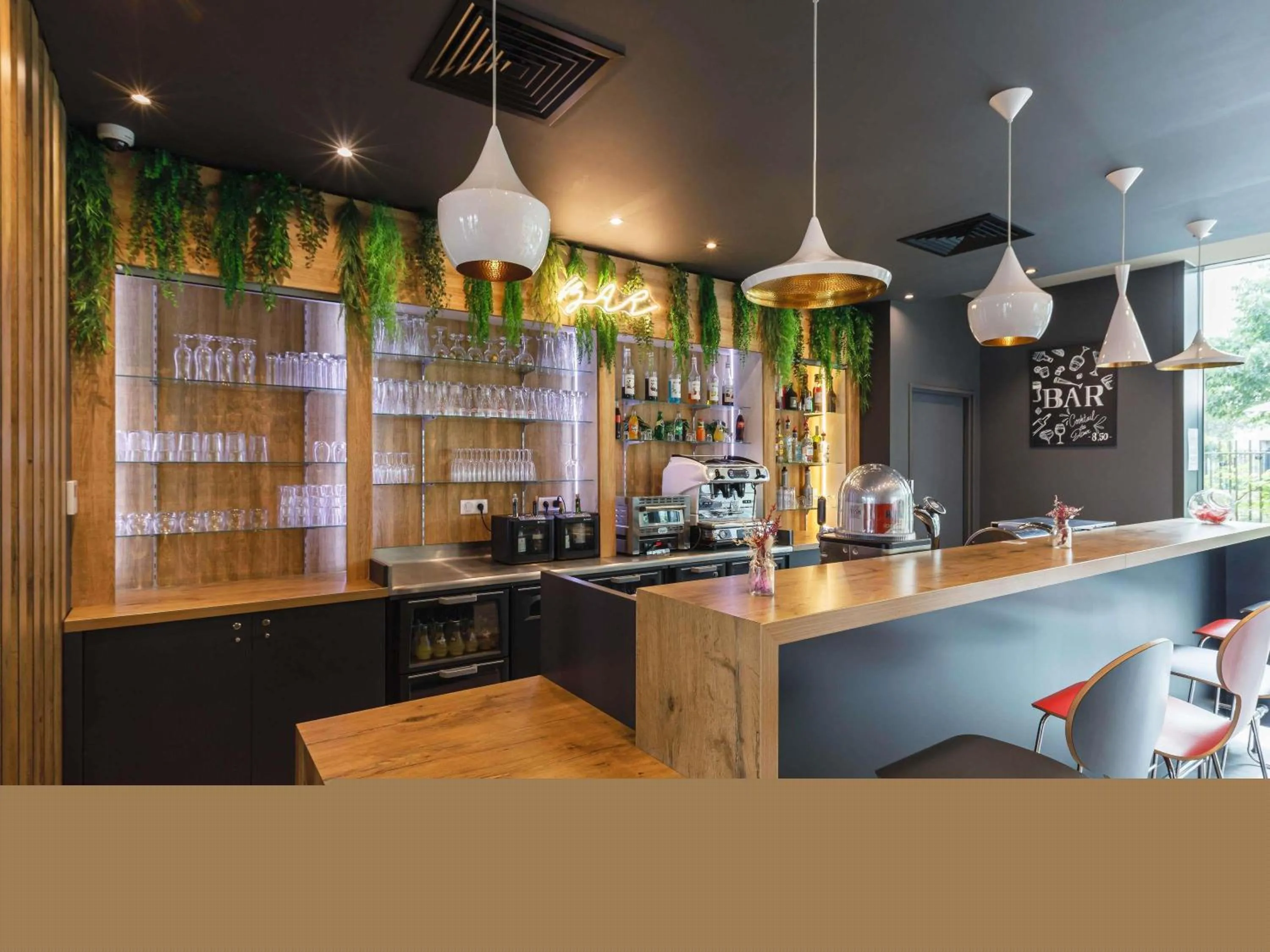 Lounge or bar in ibis Lyon Carre De Soie