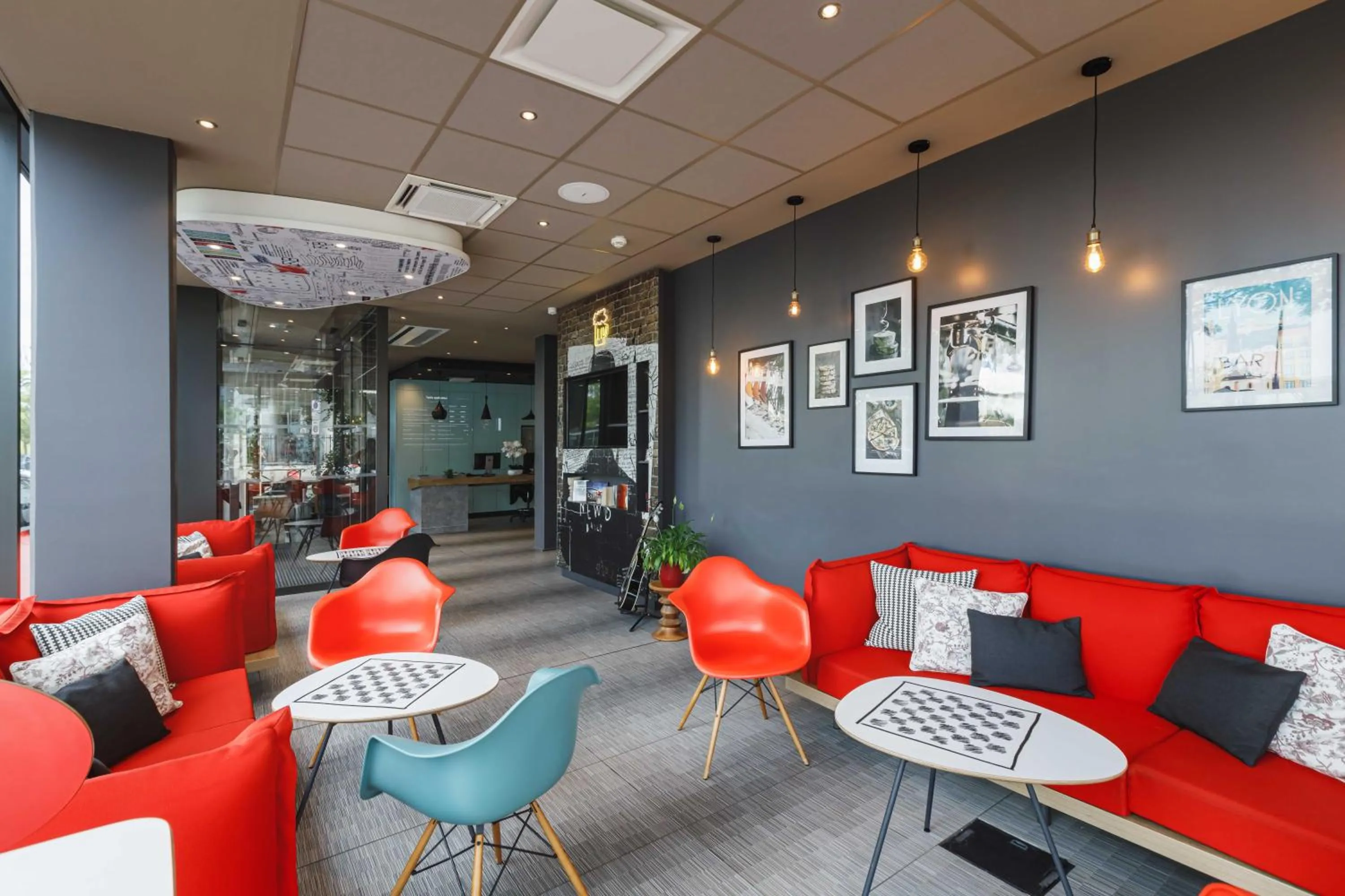 Lounge or bar in ibis Lyon Carre De Soie
