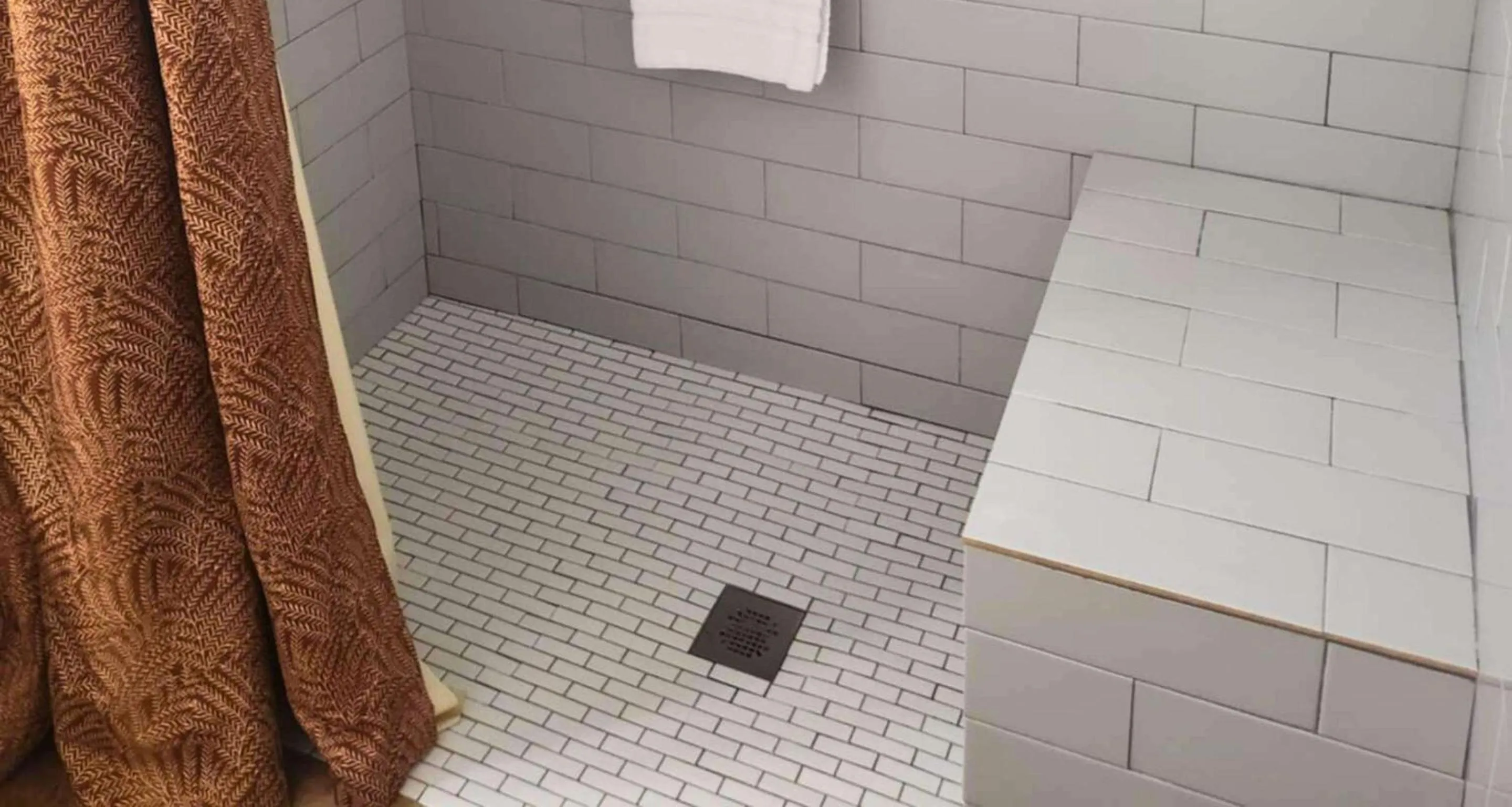 Bathroom in Parke Regency Hotel & Conf Ctr., BW Signature Collection