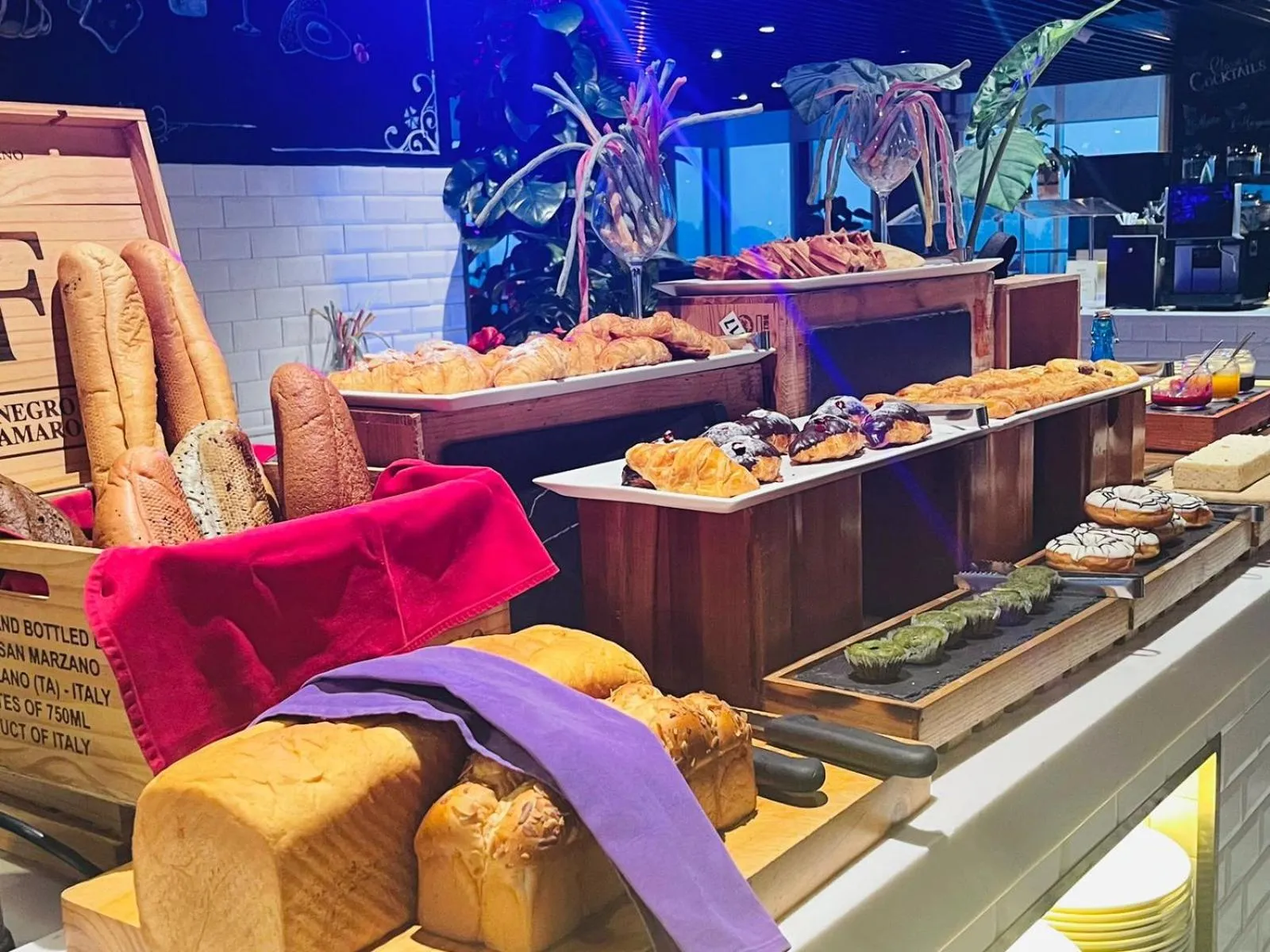 Restaurant/places to eat in Mercure Hai Phong