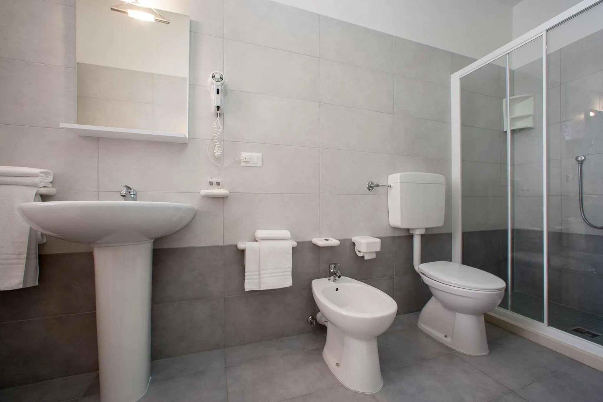 Shower in Hotel Anny