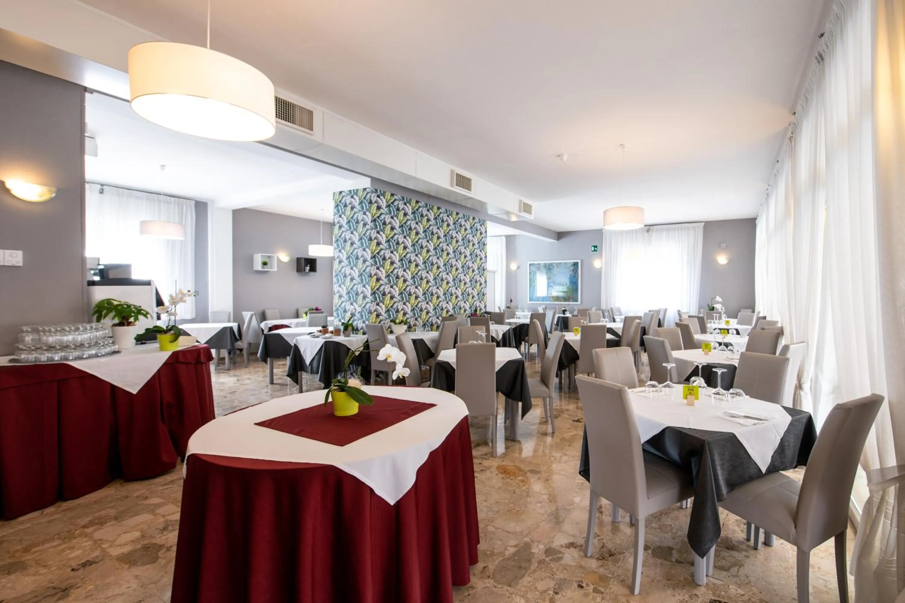 Restaurant/places to eat in Hotel Anny