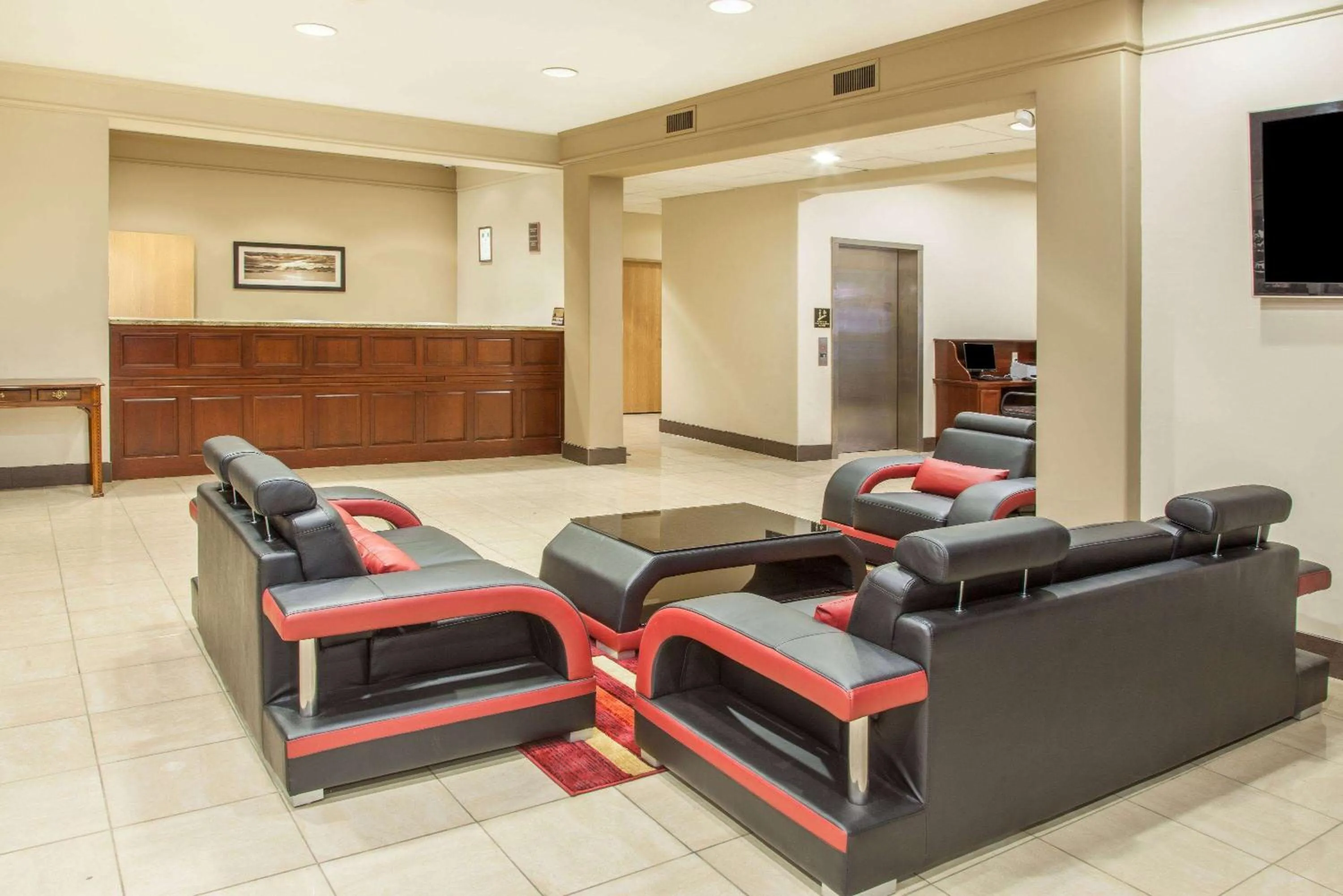 Lobby or reception in Hawthorn Extended Stay by Wyndham Bloomington