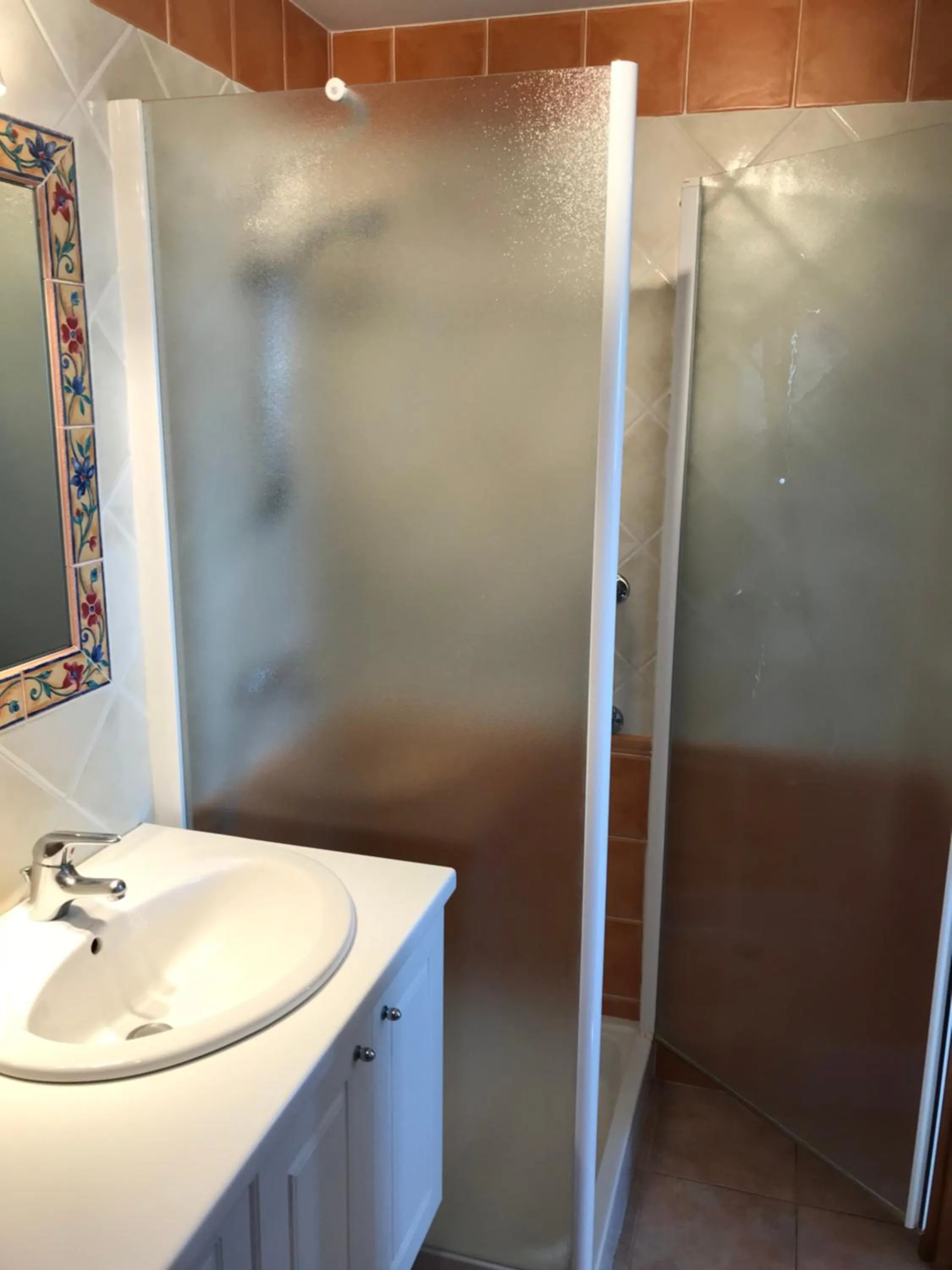 Shower in Chambre une fenêtre sur le Ventoux la Clue