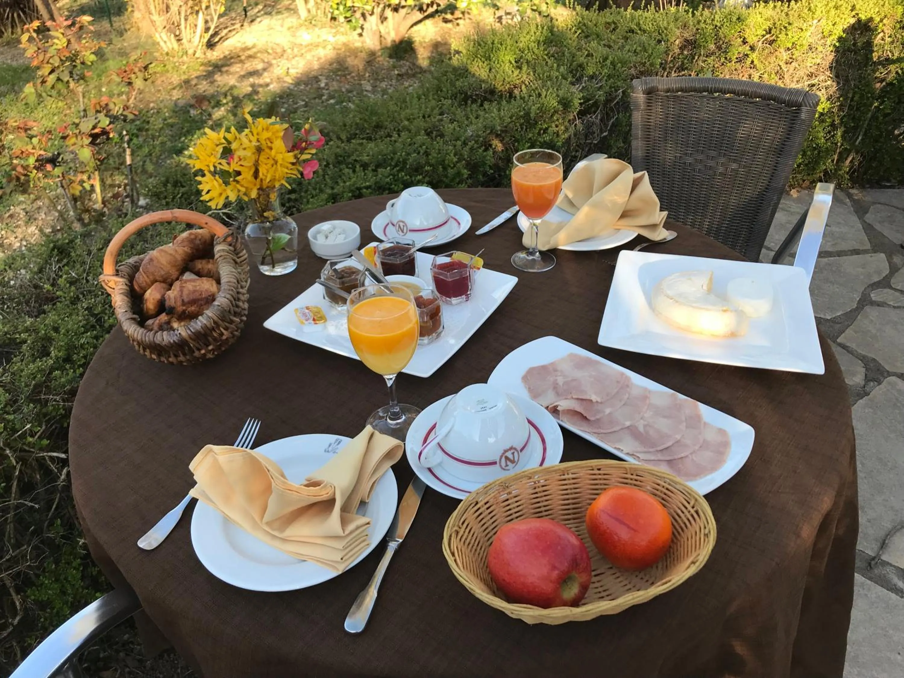 Food and drinks in Chambre une fenêtre sur le Ventoux la Clue