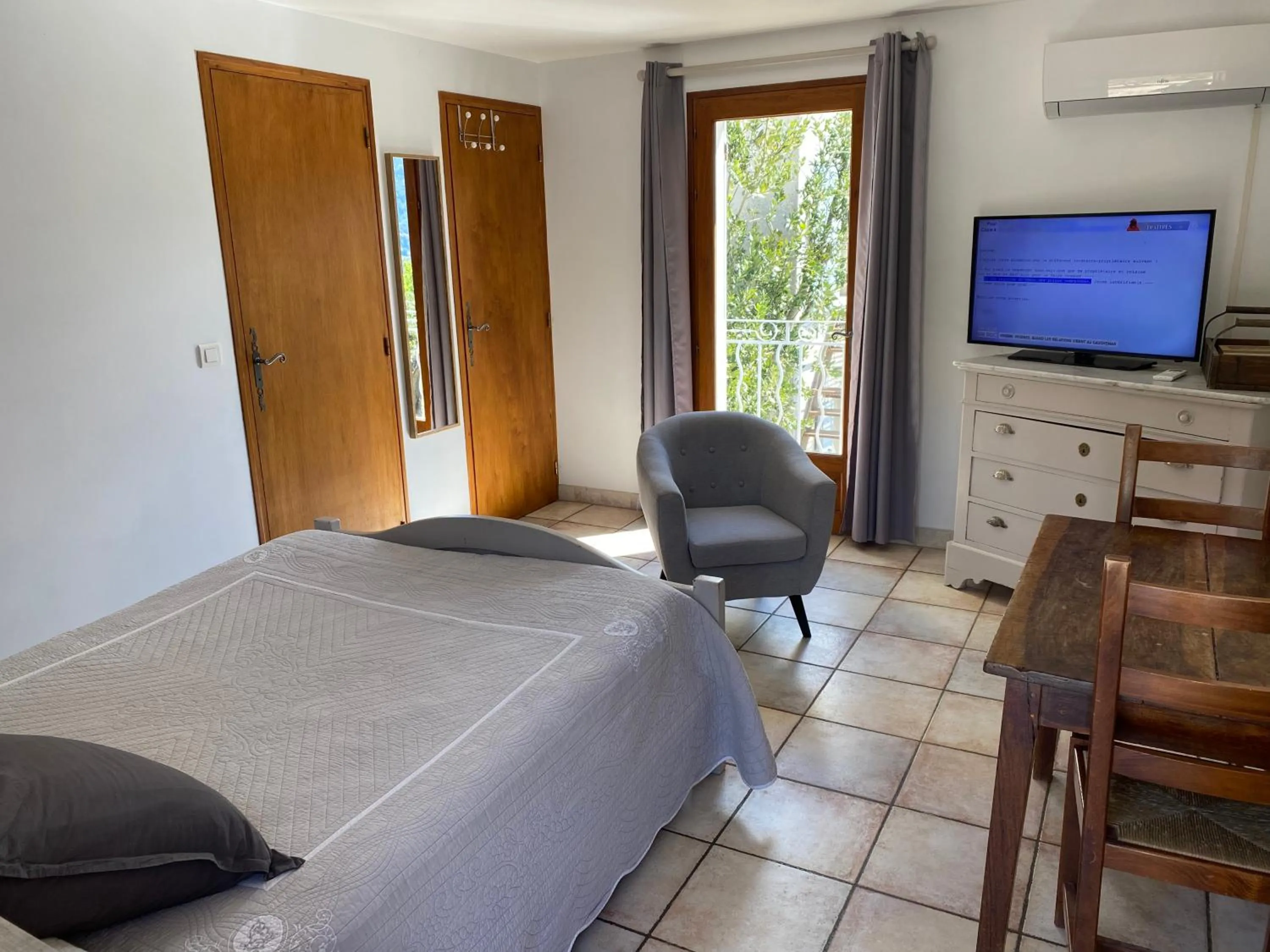 Bed in Chambre une fenêtre sur le Ventoux la Clue