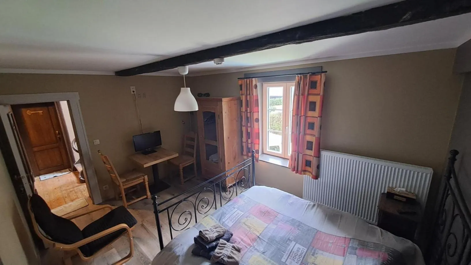 Bed in B&B Aux 10 Clefs