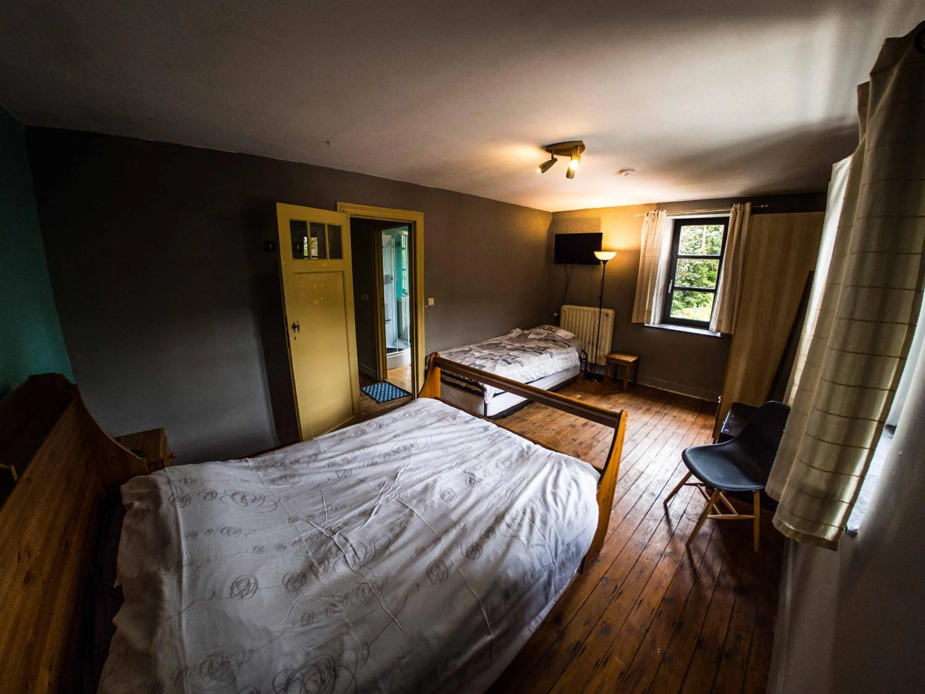 Bed in B&B Aux 10 Clefs