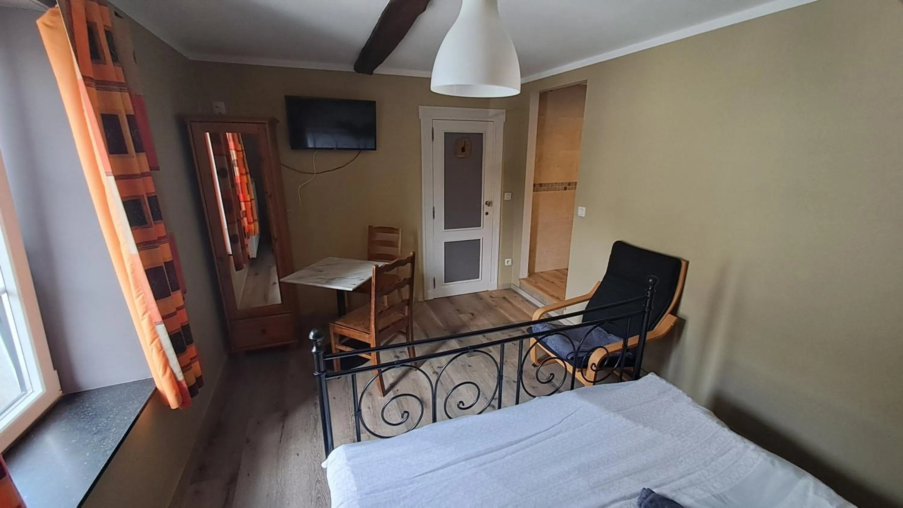 Bed in B&B Aux 10 Clefs