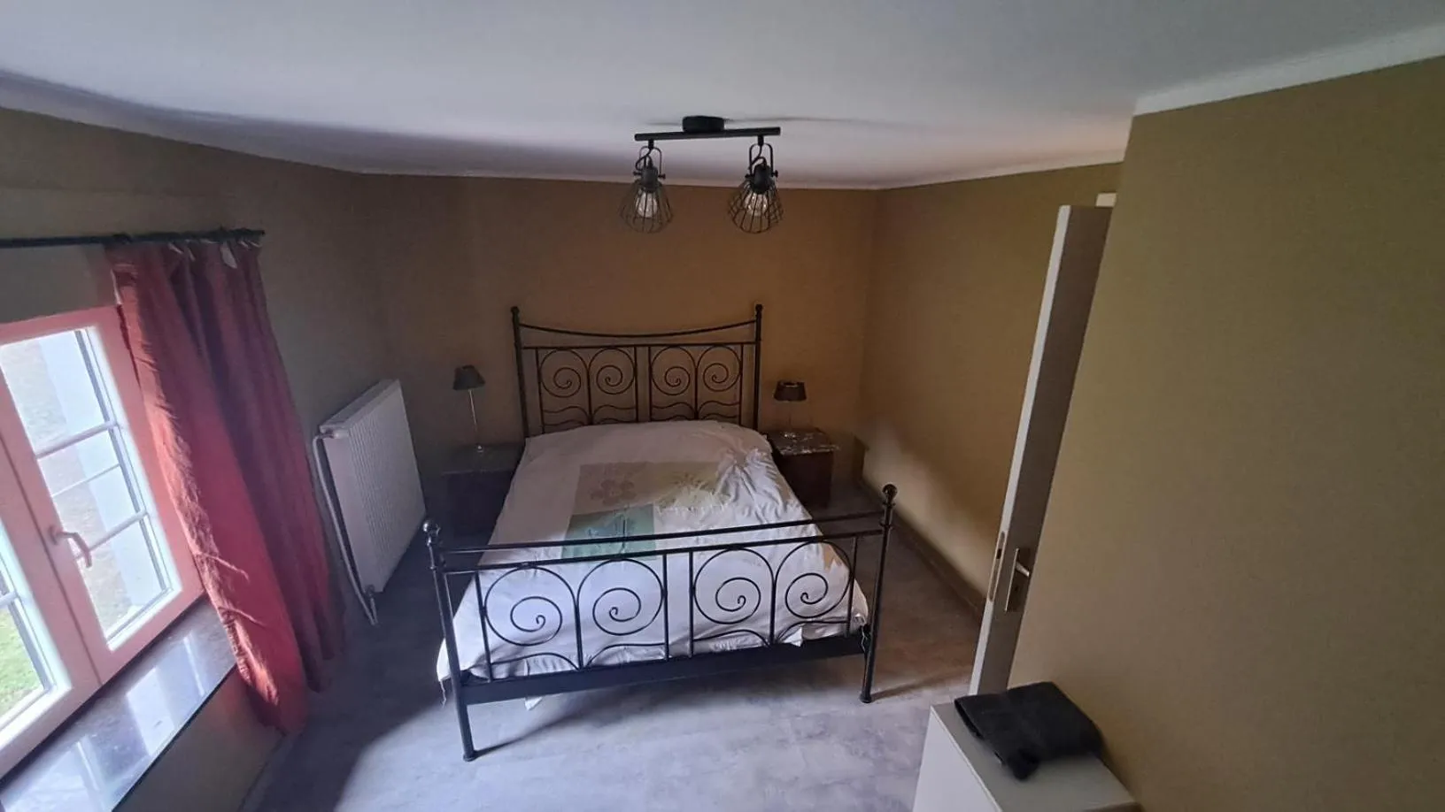 Bed in B&B Aux 10 Clefs