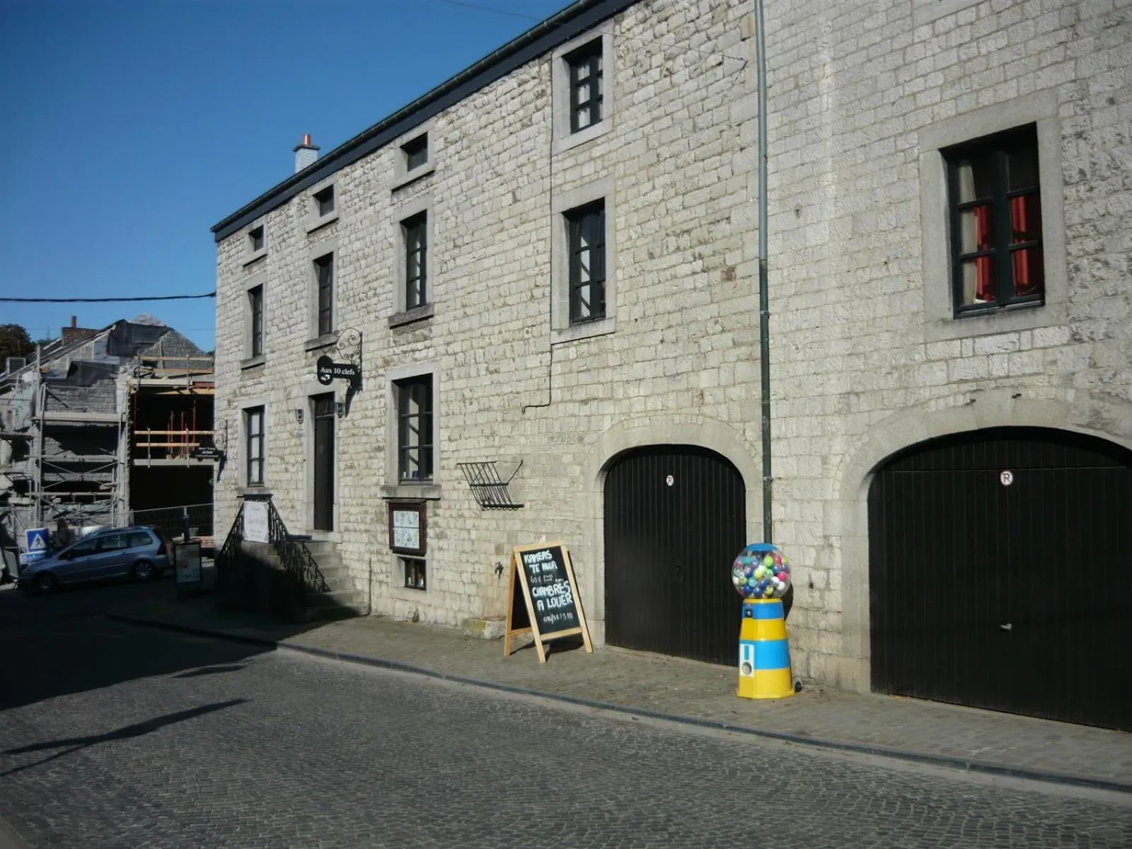 Facade/entrance in B&B Aux 10 Clefs