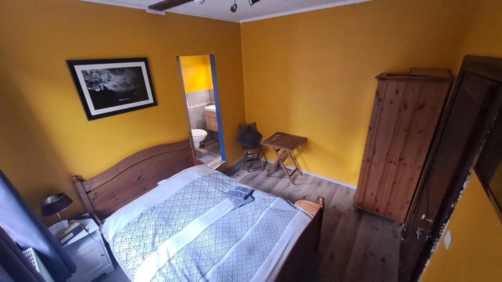 Bed in B&B Aux 10 Clefs