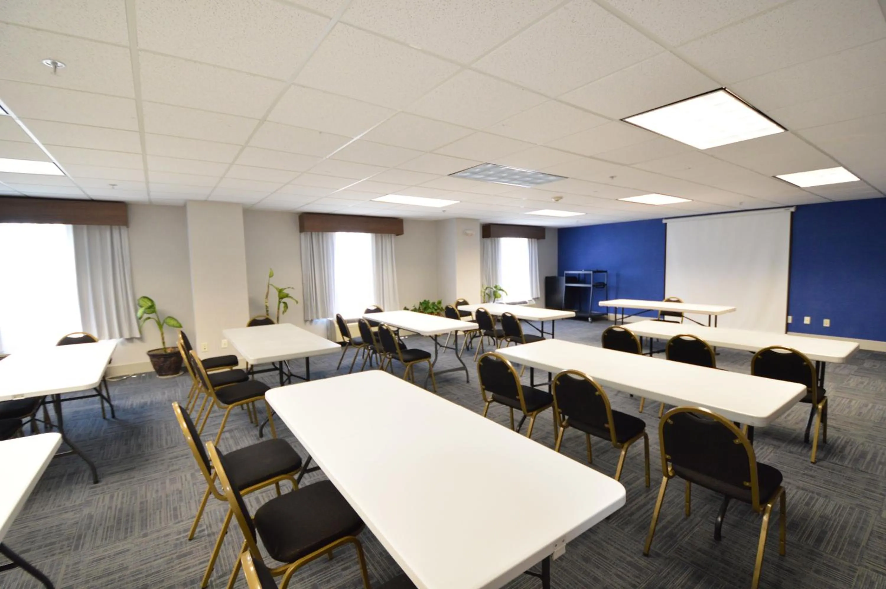 Meeting/conference room in Holiday Inn Express Toledo-Oregon by IHG