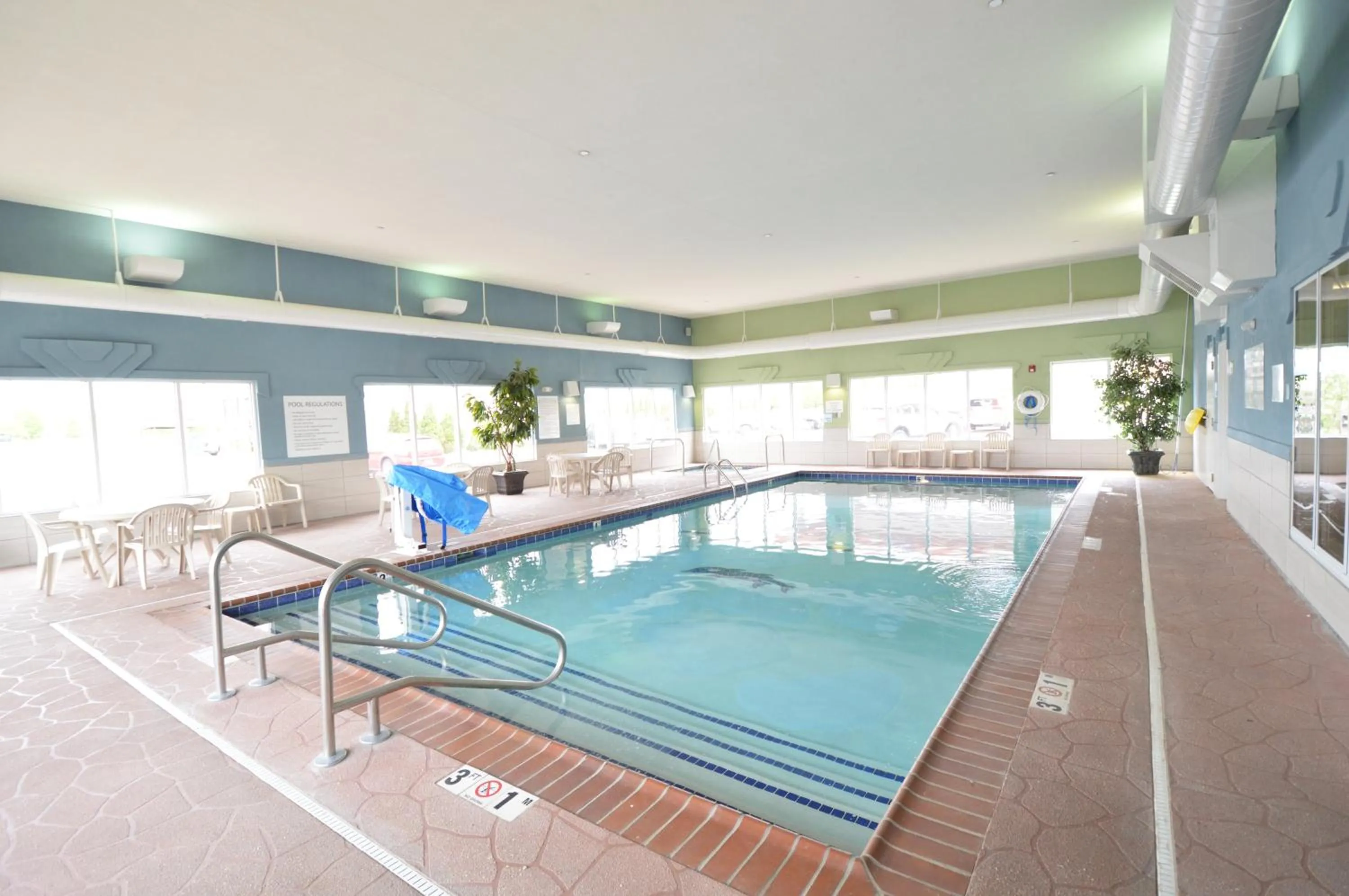 Swimming pool in Holiday Inn Express Toledo-Oregon by IHG
