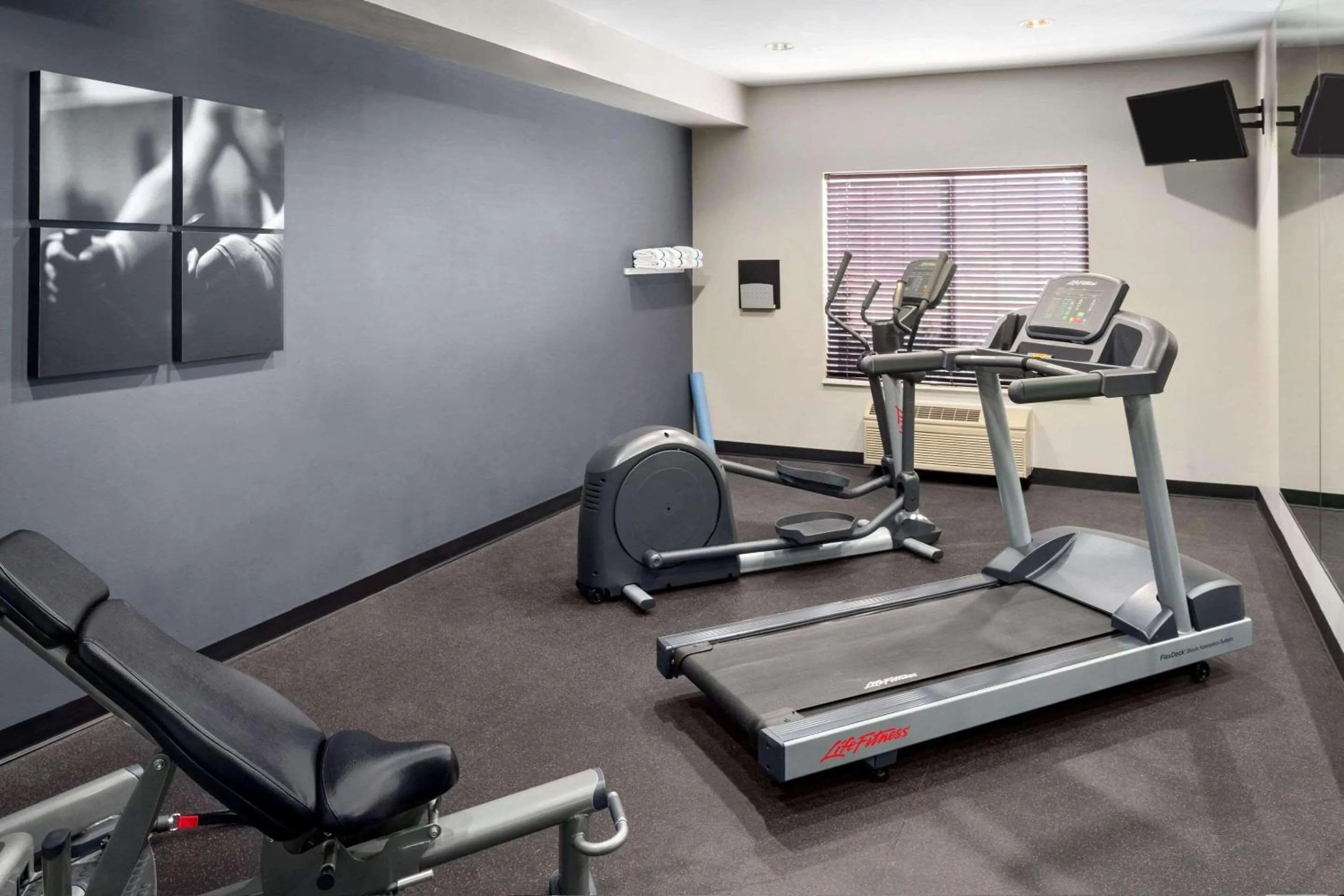 Fitness centre/facilities in Country Inn & Suites by Radisson, Manteno, IL