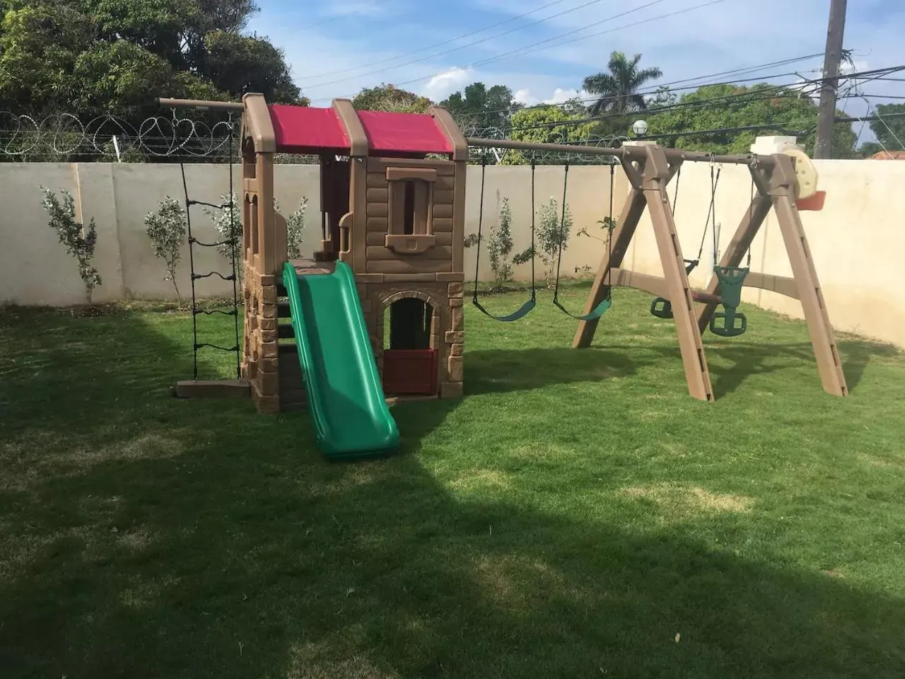 Area and facilities in Luxury 2BR Home facing Beach w/Pool Montego Bay #4