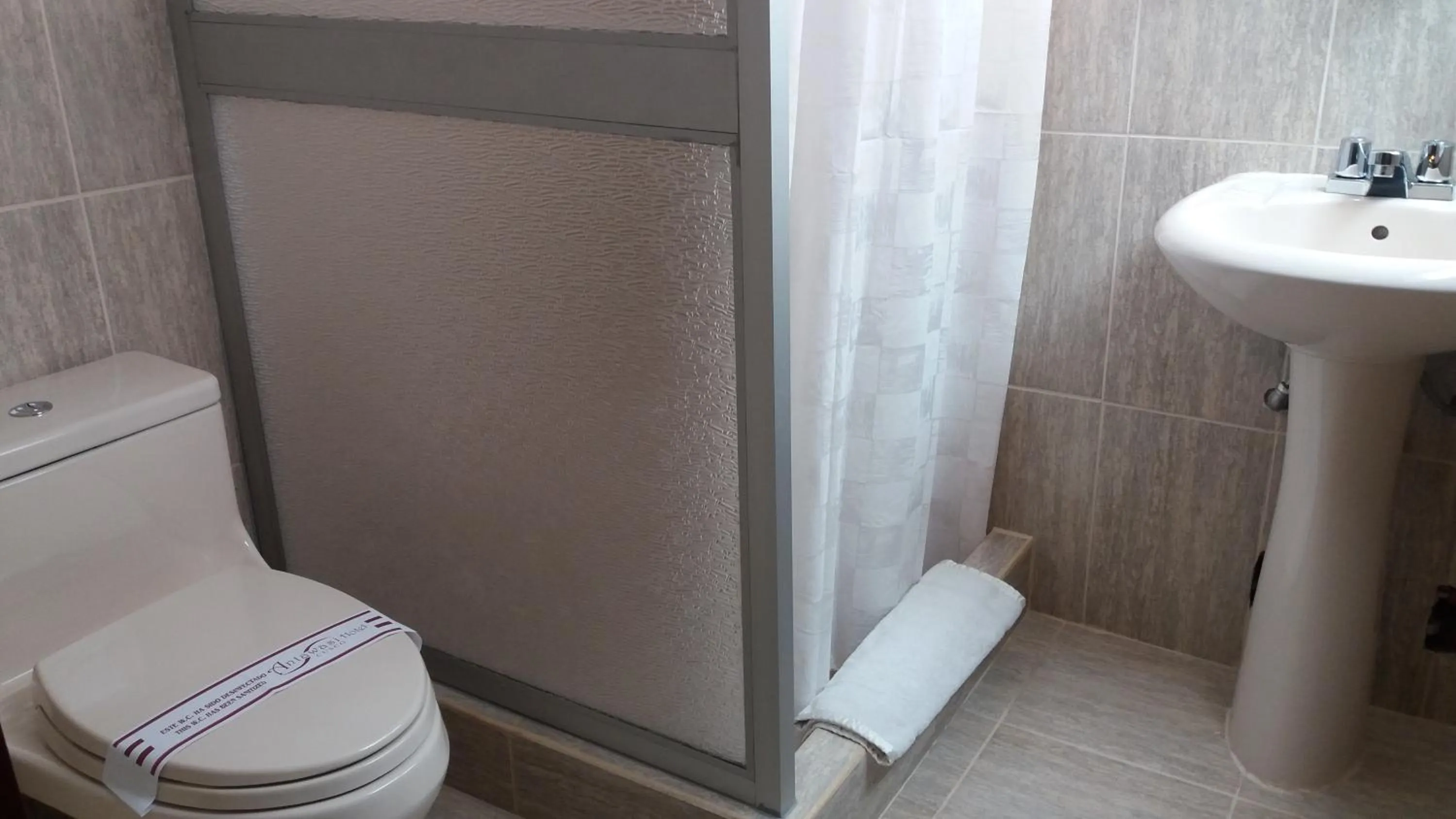 Bathroom in Antawasi Hotel