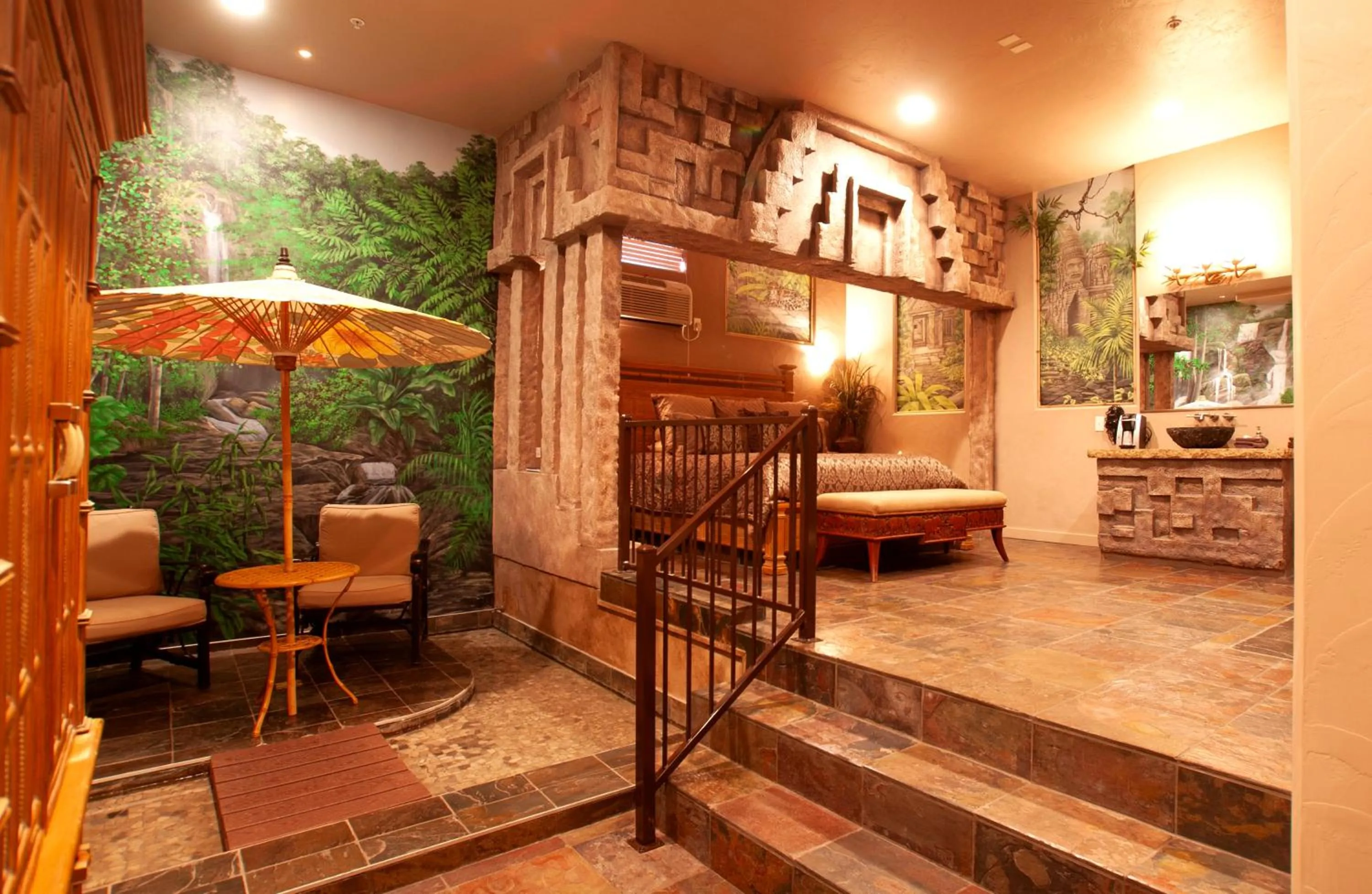 Destinations Inn Theme Rooms